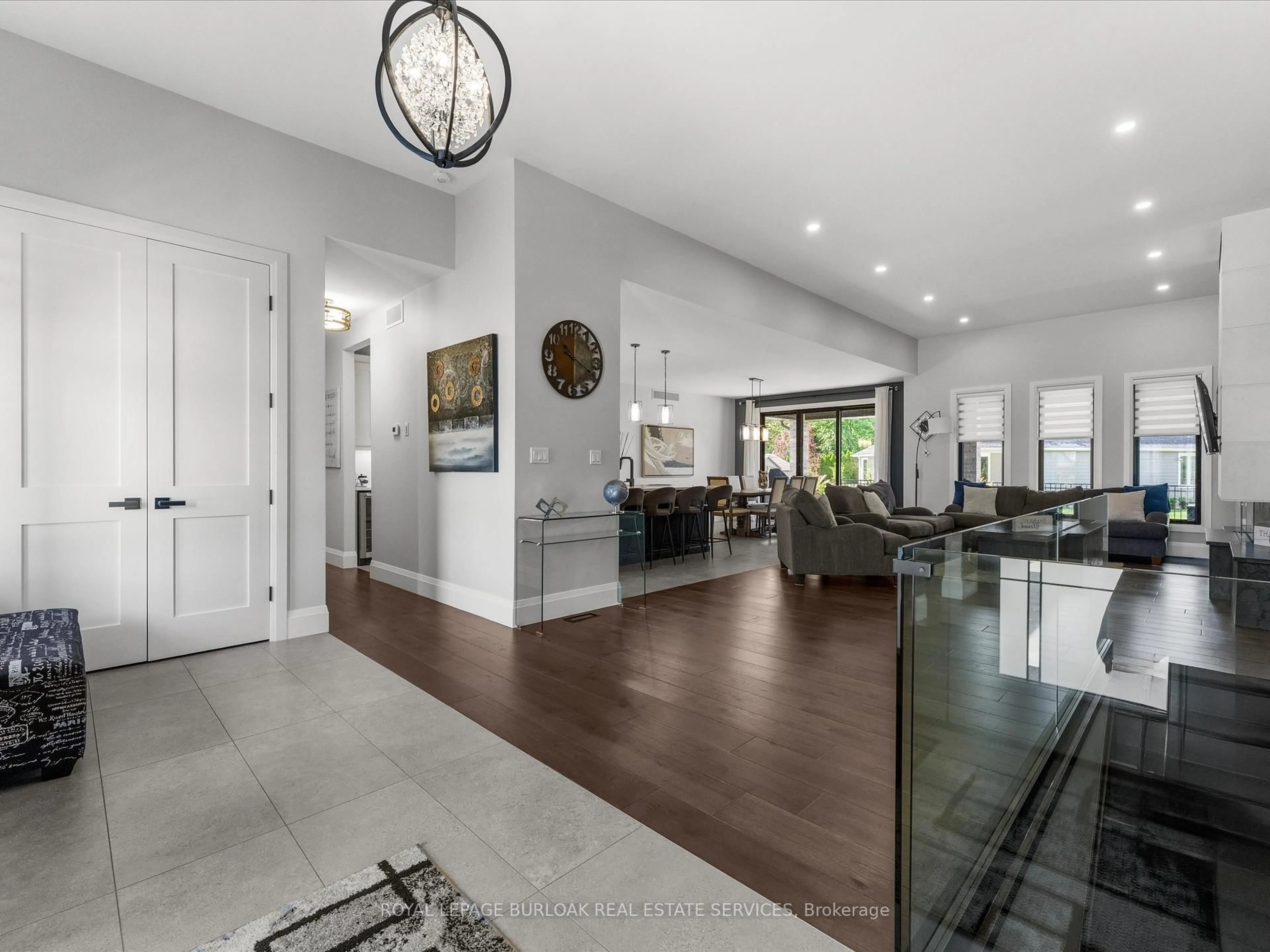 Indoor entryway for 351 Old Tecumseh Rd, Windsor Ontario N8N 3T2