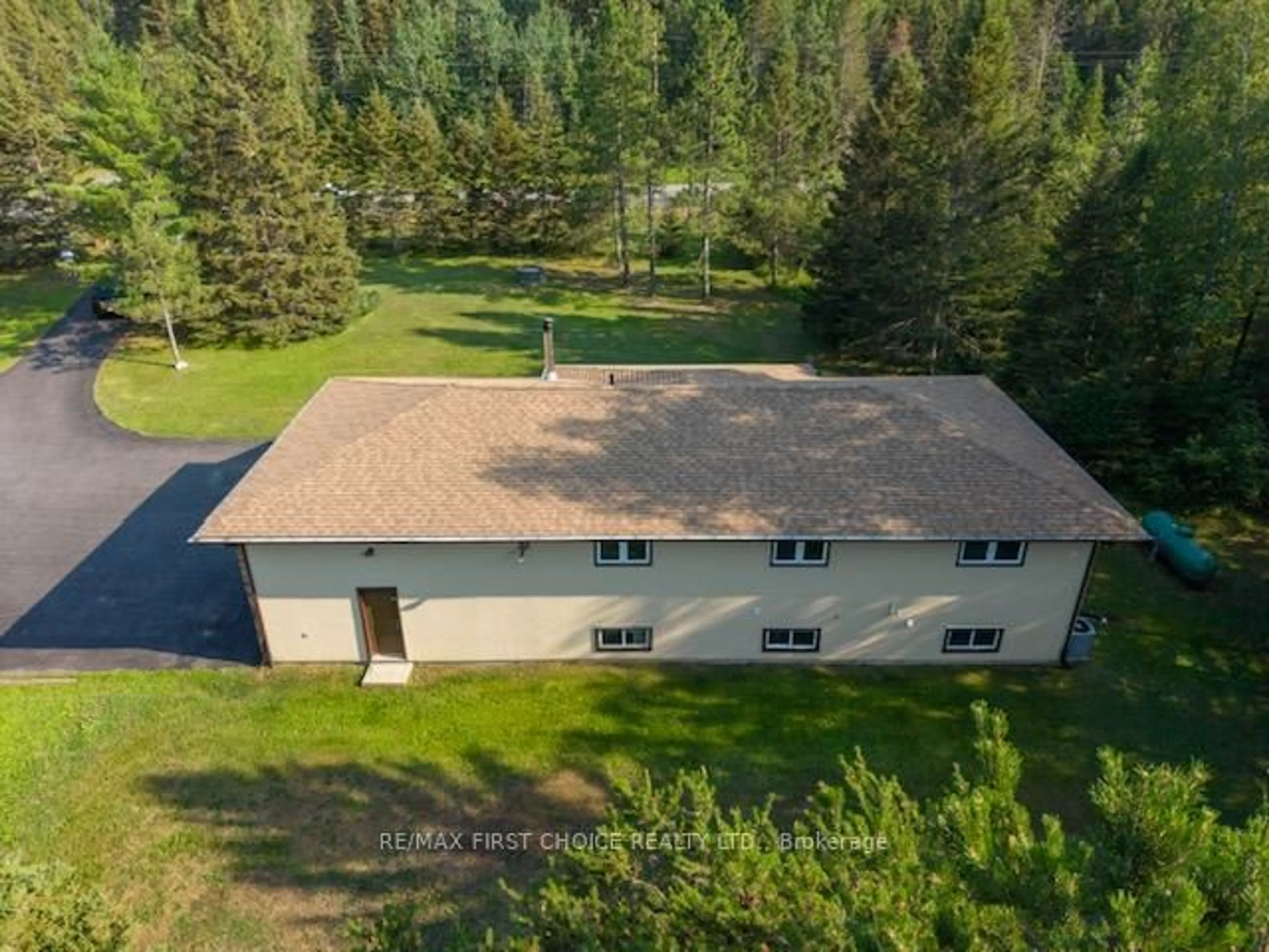 A pic from outside/outdoor area/front of a property/back of a property/a pic from drone, unknown for 685 HWY 588, Oliver Paipoonge Ontario P0T 1W0