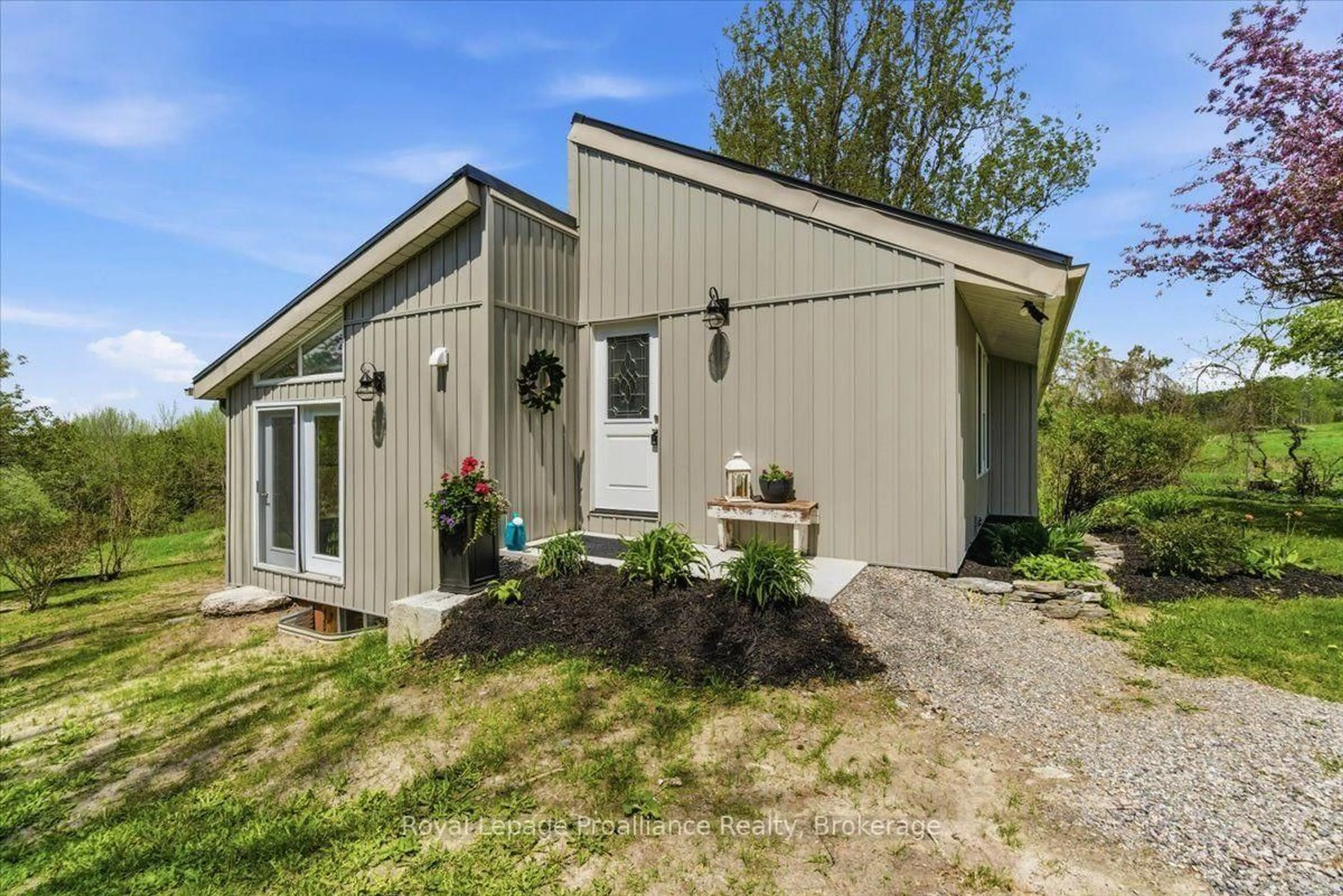 Shed for 659 Moira Rd, Stirling Ontario K0K 3E0