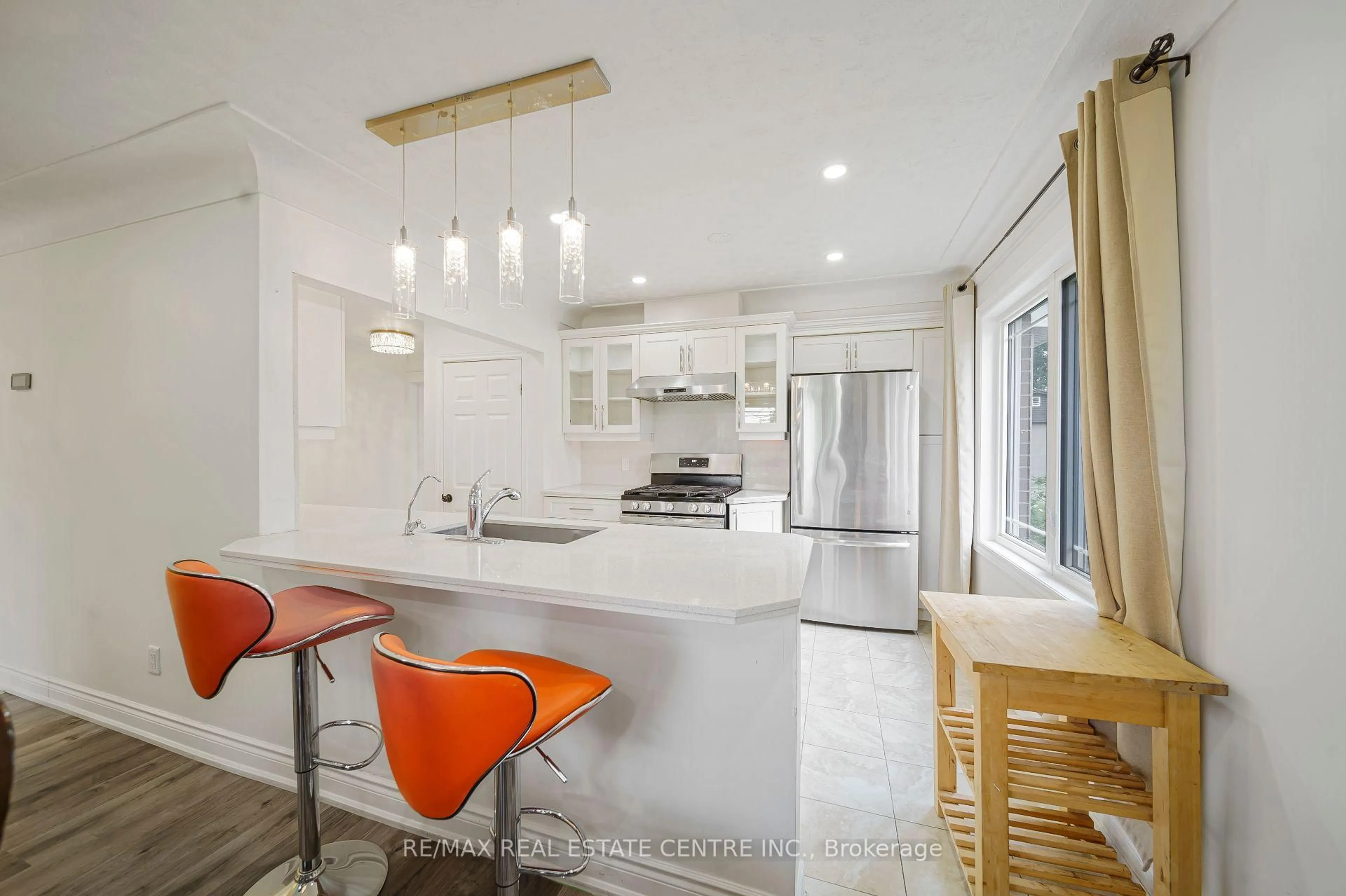 Open concept kitchen, ceramic/tile floor for 7332 Twenty Rd, Hamilton Ontario L0R 1W0