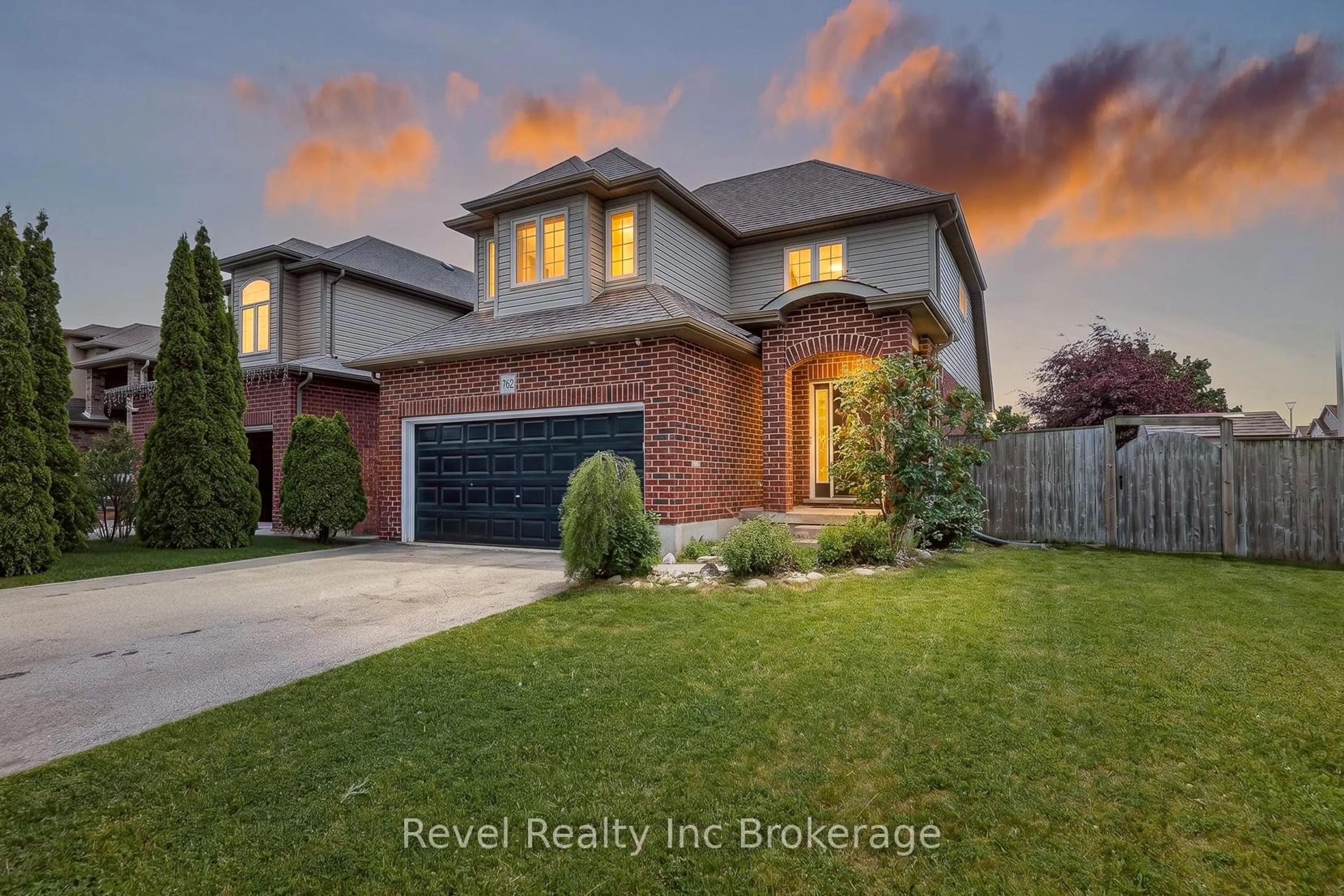Home with brick exterior material, street for 762 Frontenac Cres, Woodstock Ontario N4V 0B1