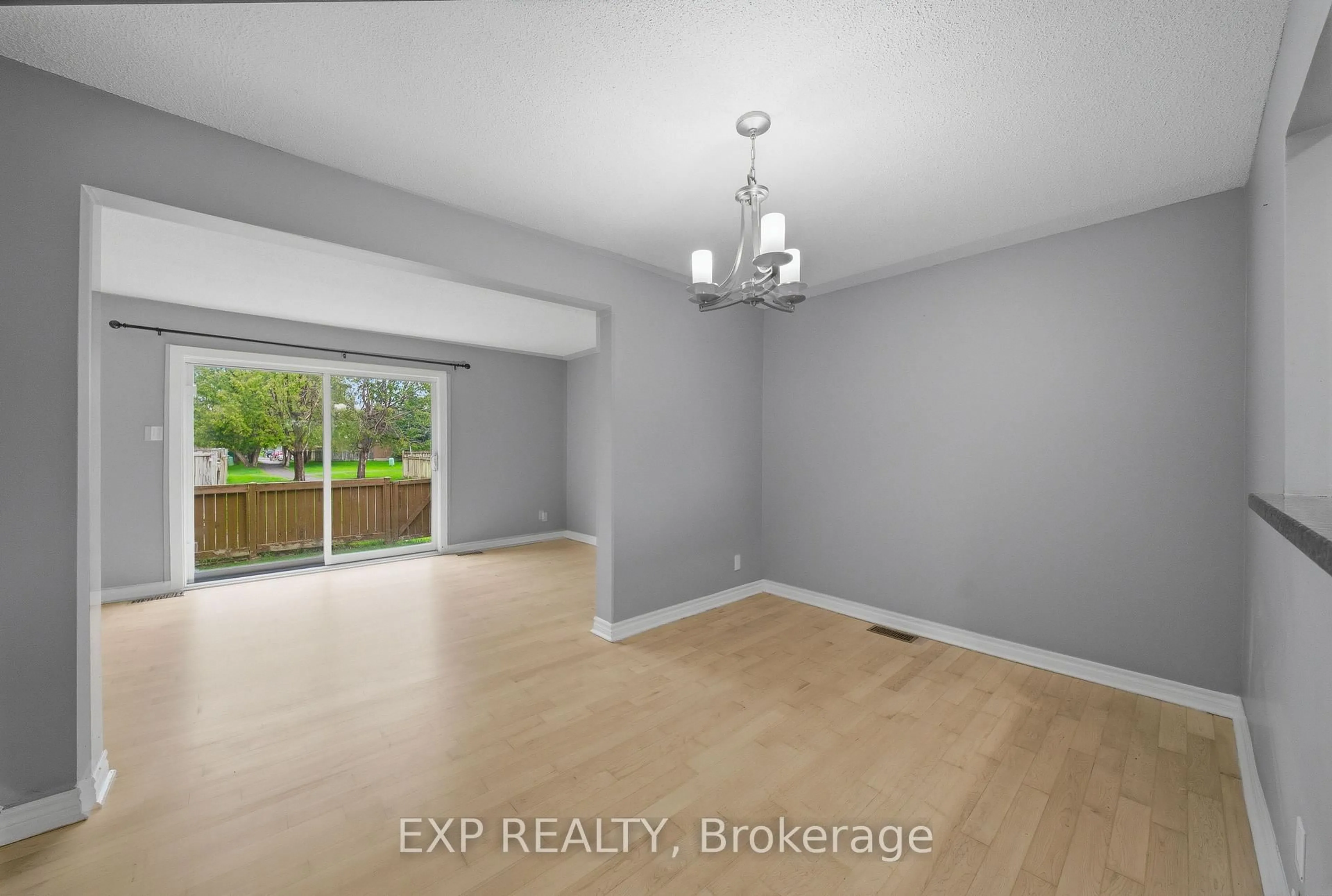 A pic of a room for 1713 Heatherington Rd, Ottawa Ontario K1V 8T8