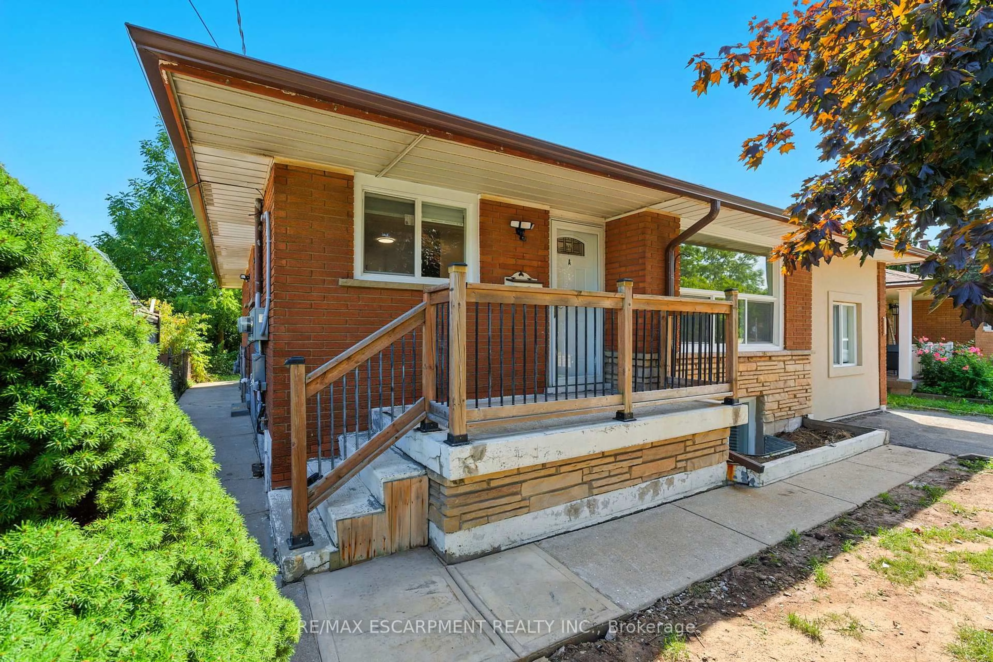 Home with brick exterior material, street for 929 Upper Ottawa St, Hamilton Ontario L8T 3V6