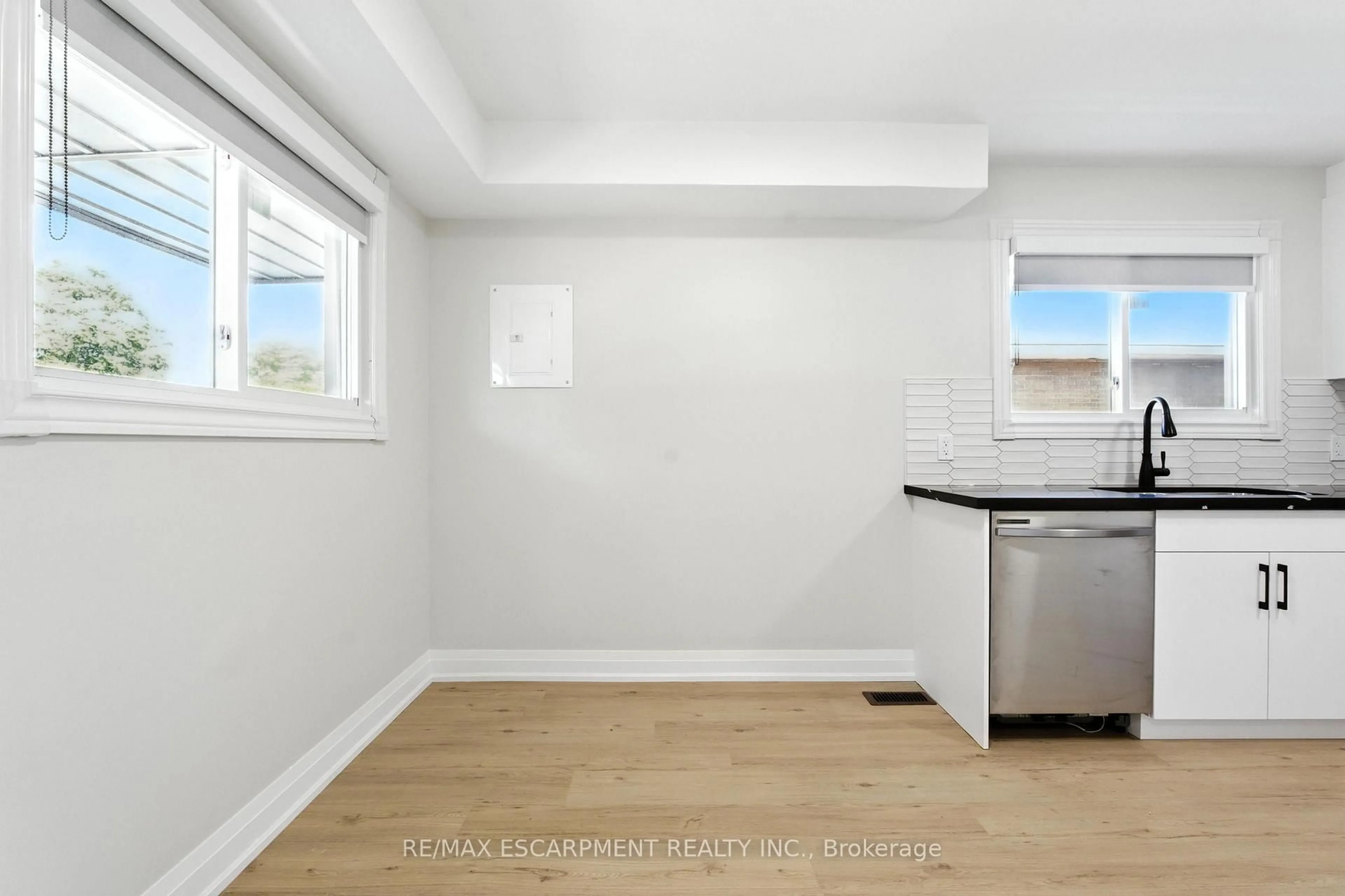 Unknown for 929 Upper Ottawa St, Hamilton Ontario L8T 3V6