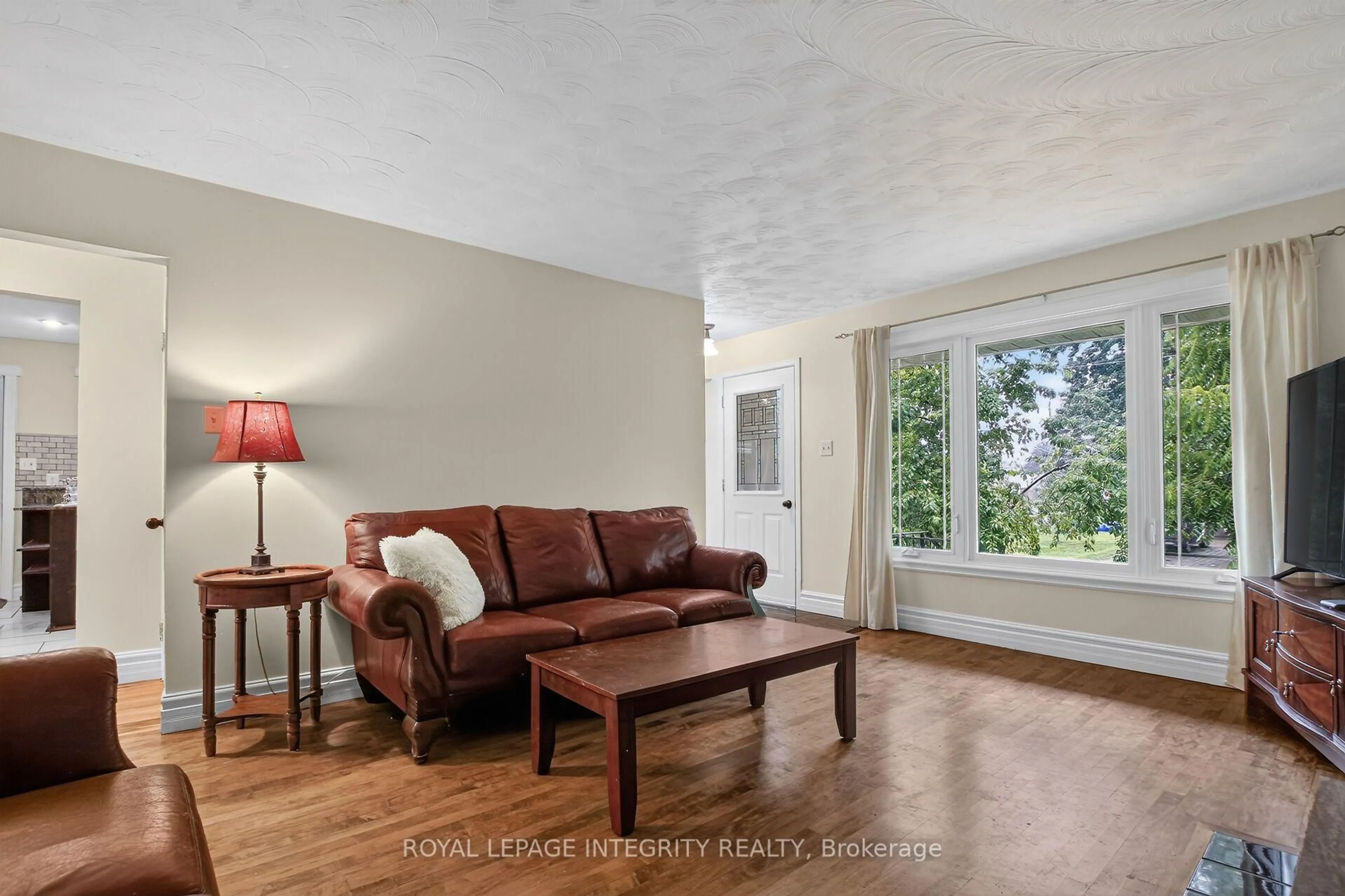 Living room with furniture, wood/laminate floor for 333 Charron St, Clarence-Rockland Ontario K4K 1B2