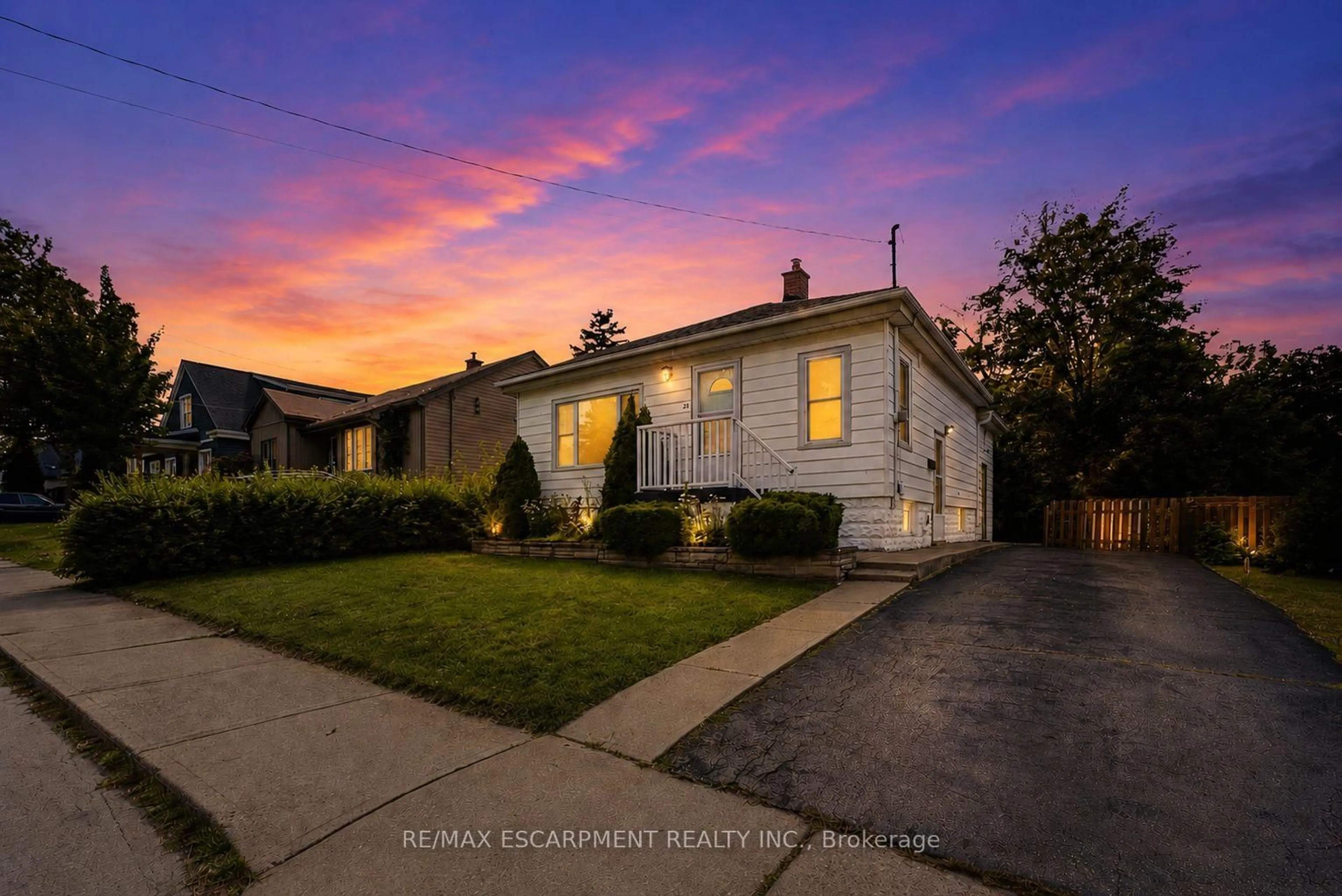 A pic from outside/outdoor area/front of a property/back of a property/a pic from drone, street for 22 David Ave, Hamilton Ontario L9A 3V1