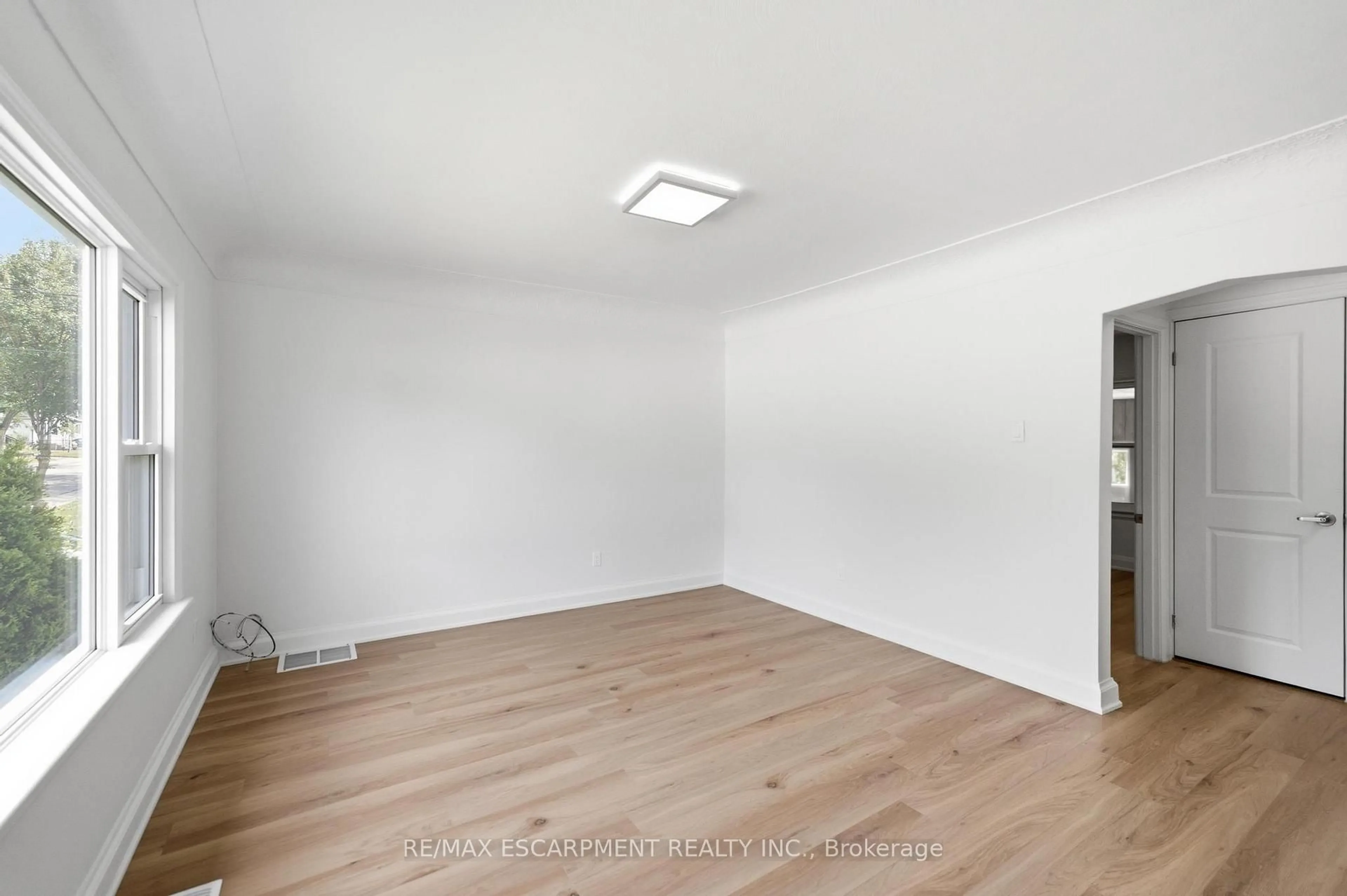 A pic of a room for 22 David Ave, Hamilton Ontario L9A 3V1