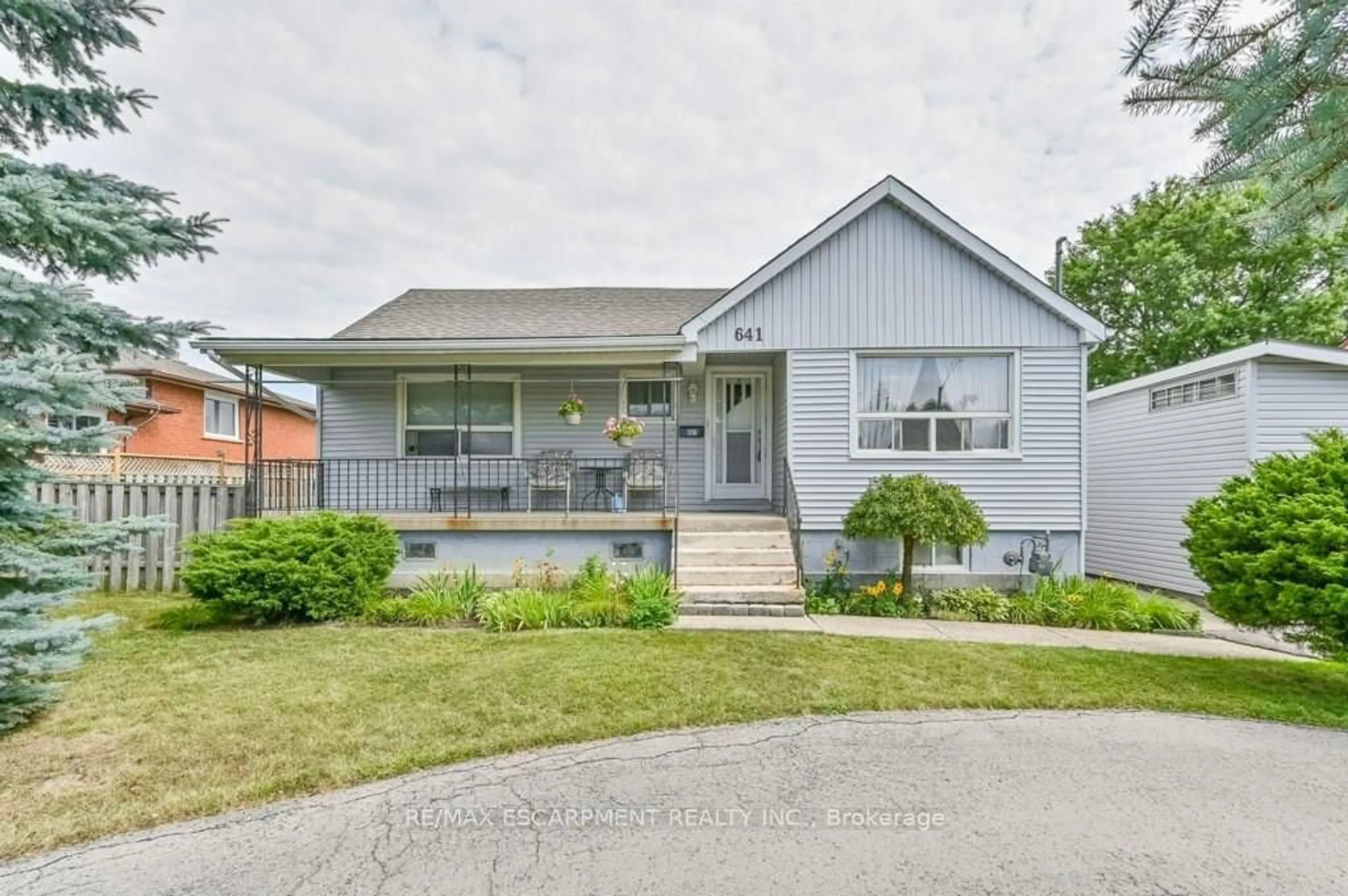 Home with vinyl exterior material, street for 641 Limeridge Rd, Hamilton Ontario L8W 1A2