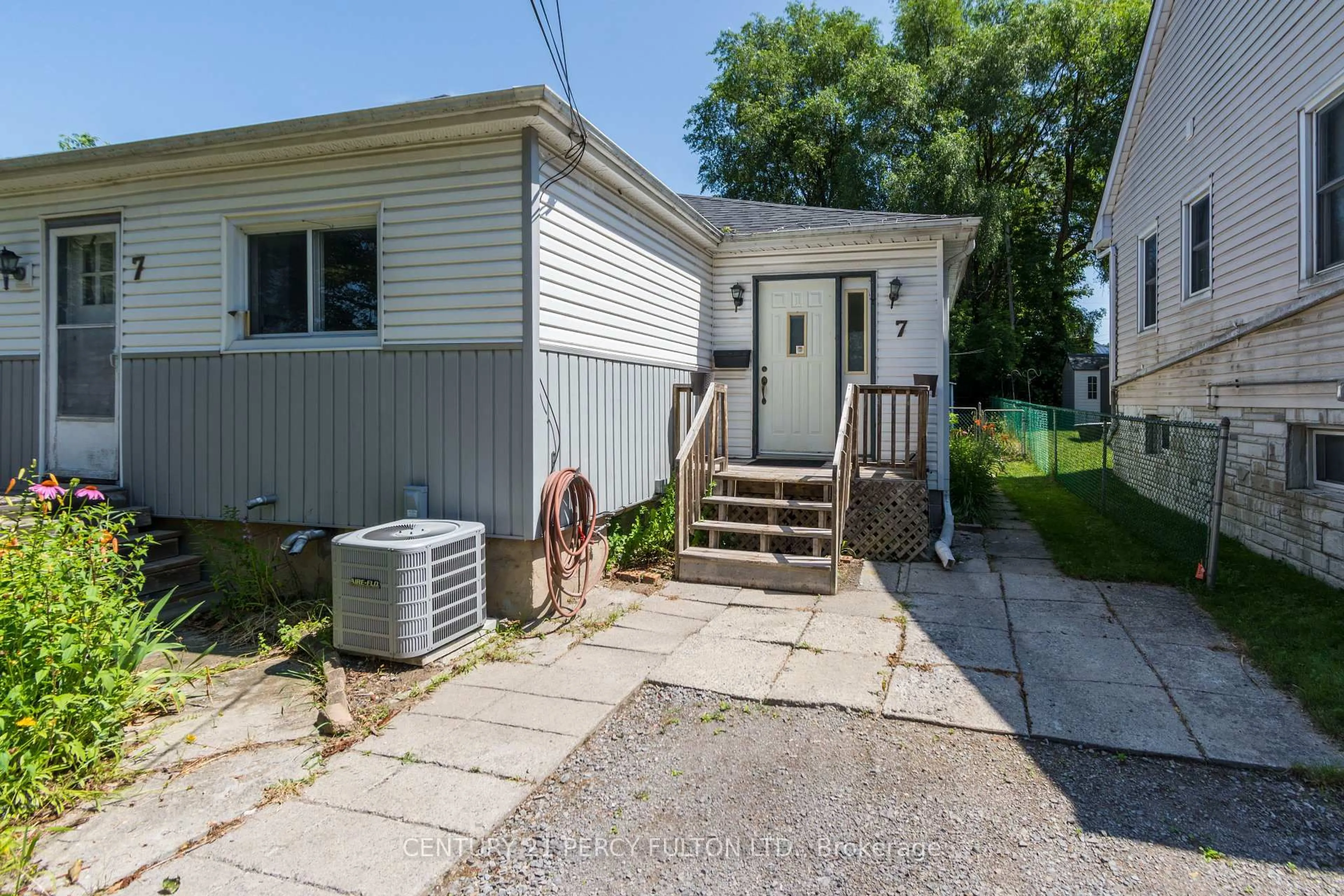 Unknown for 7 Valleyview Cres, Belleville Ontario K8P 3E9
