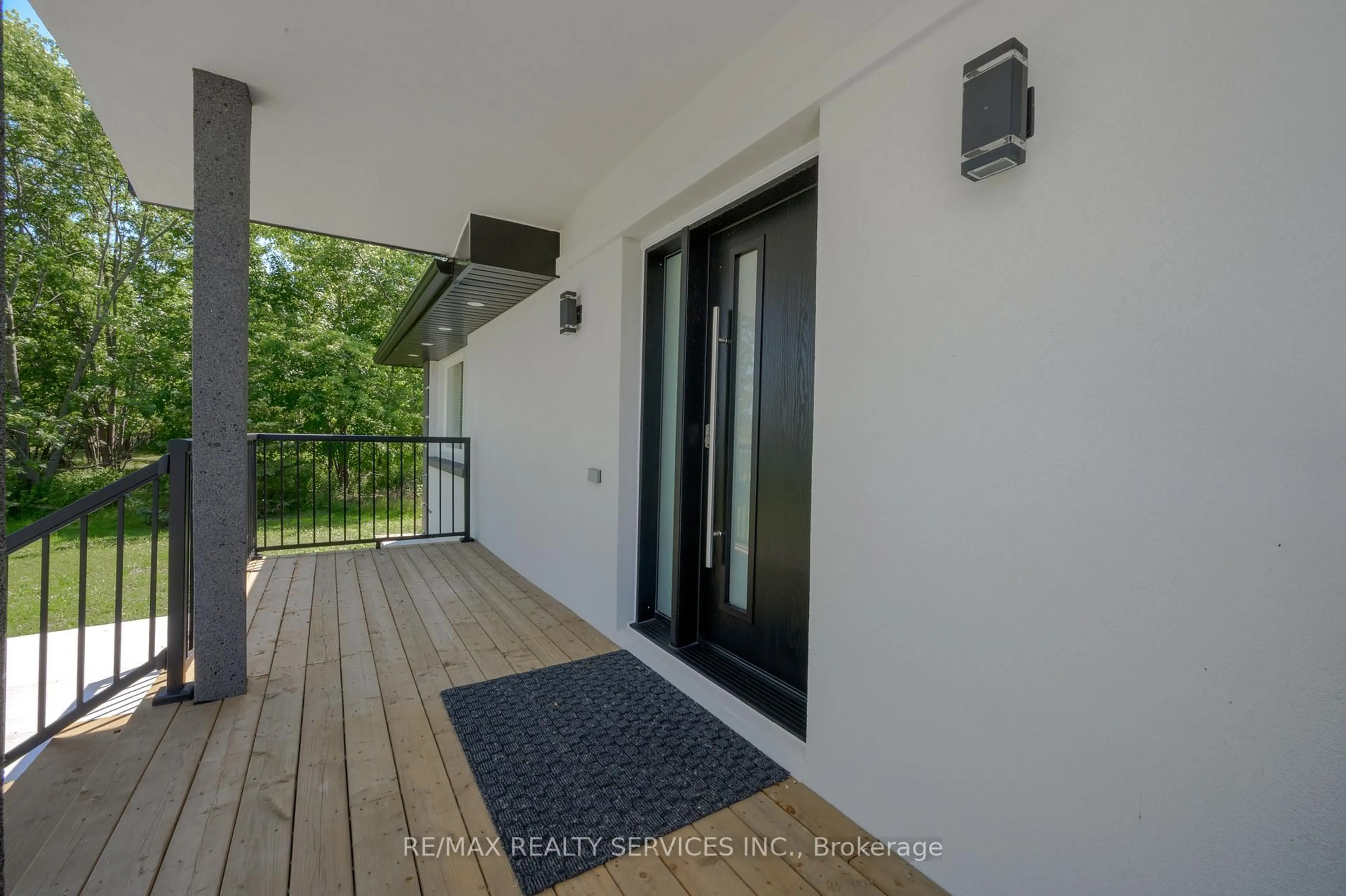 Unknown for 326 Mountain Rd, Grimsby Ontario L3M 4R7