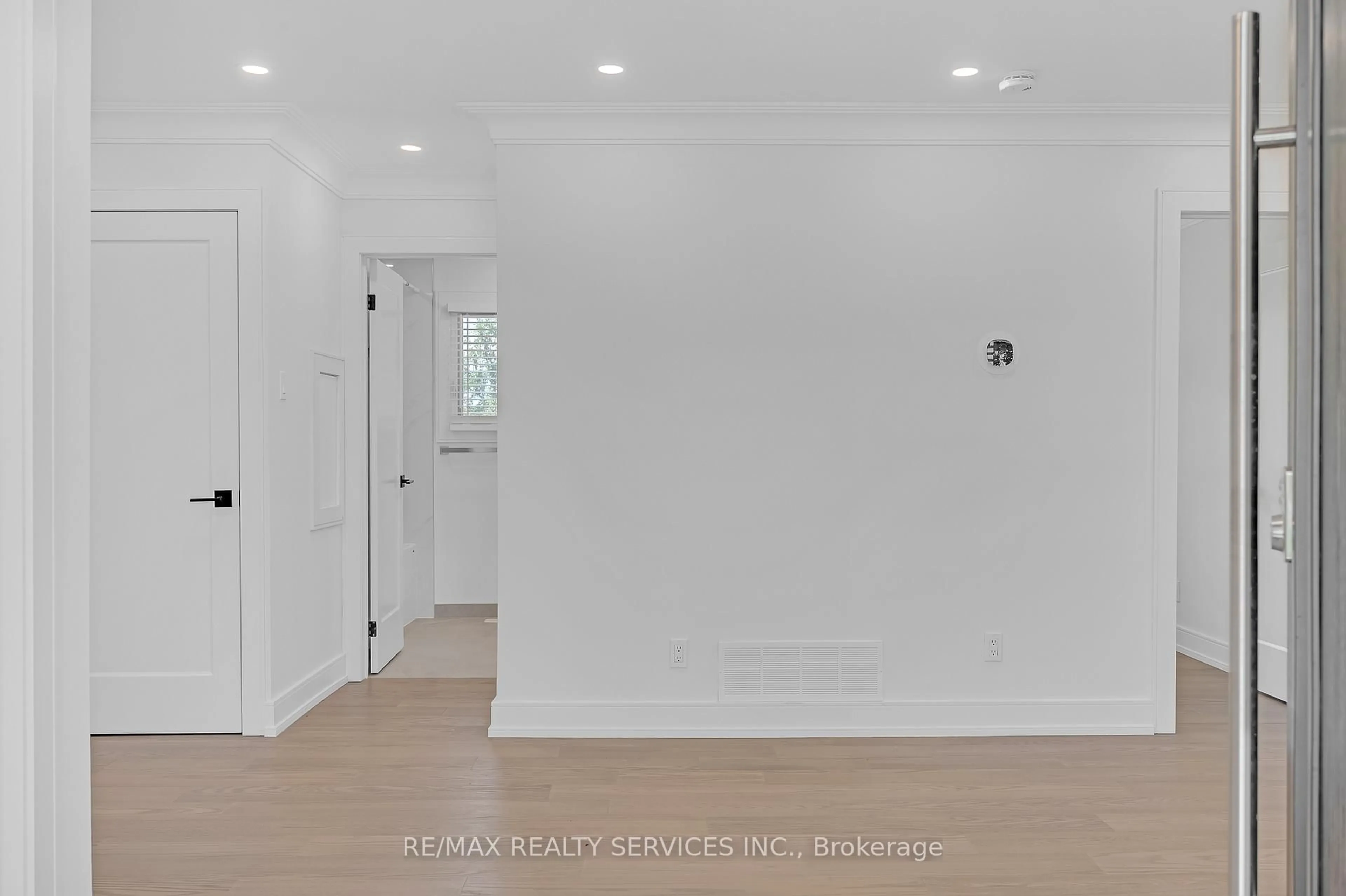 A pic of a room for 326 Mountain Rd, Grimsby Ontario L3M 4R7