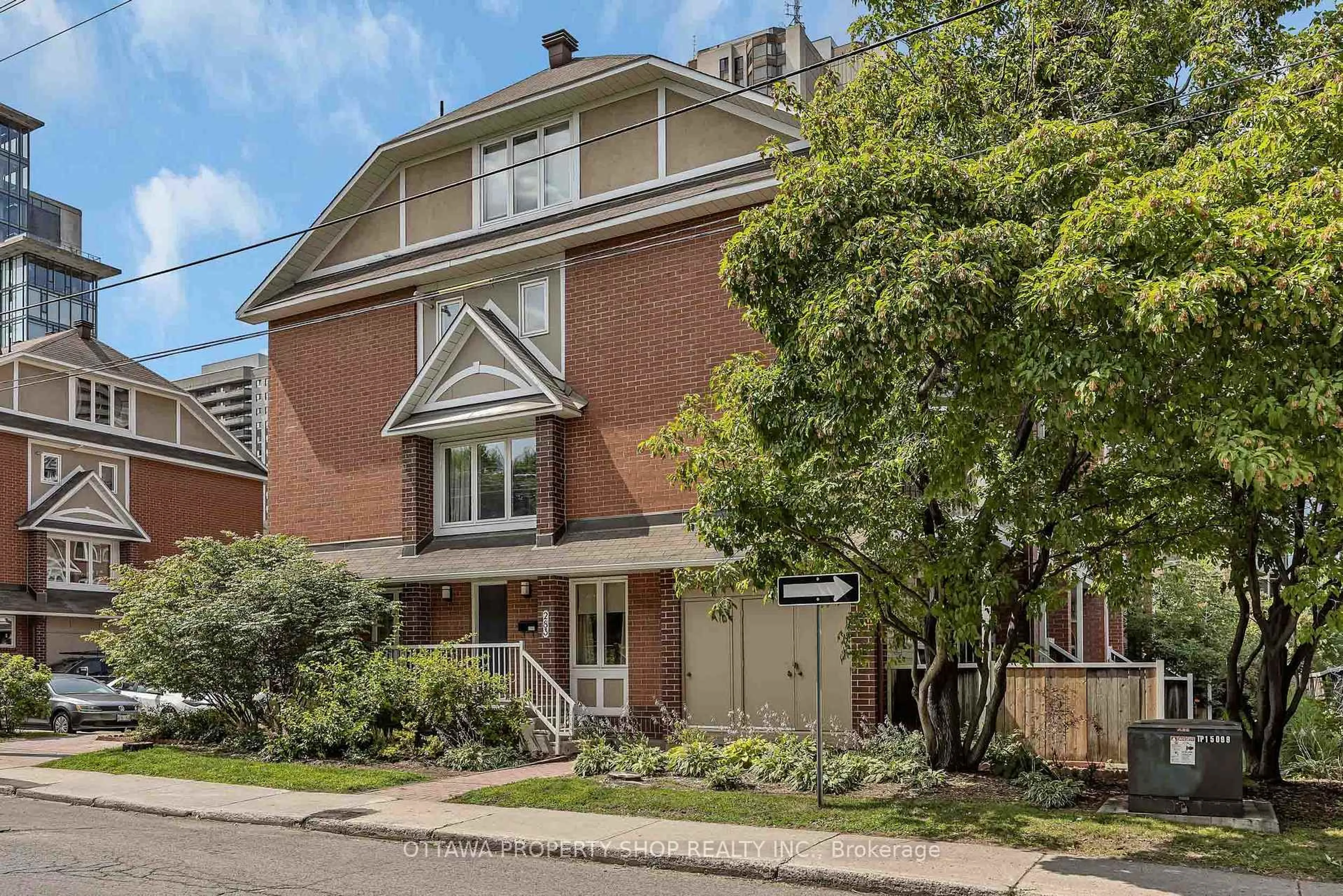 Home with brick exterior material, street for 283 Nepean St #., Ottawa Ontario K1R 5G2