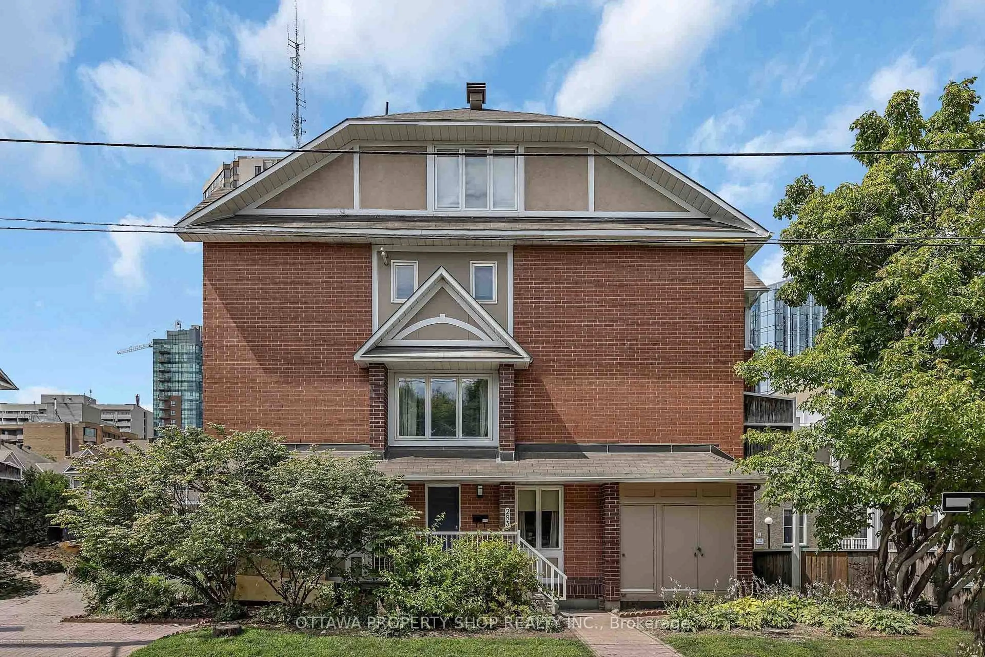 Home with brick exterior material, street for 283 Nepean St #., Ottawa Ontario K1R 5G2