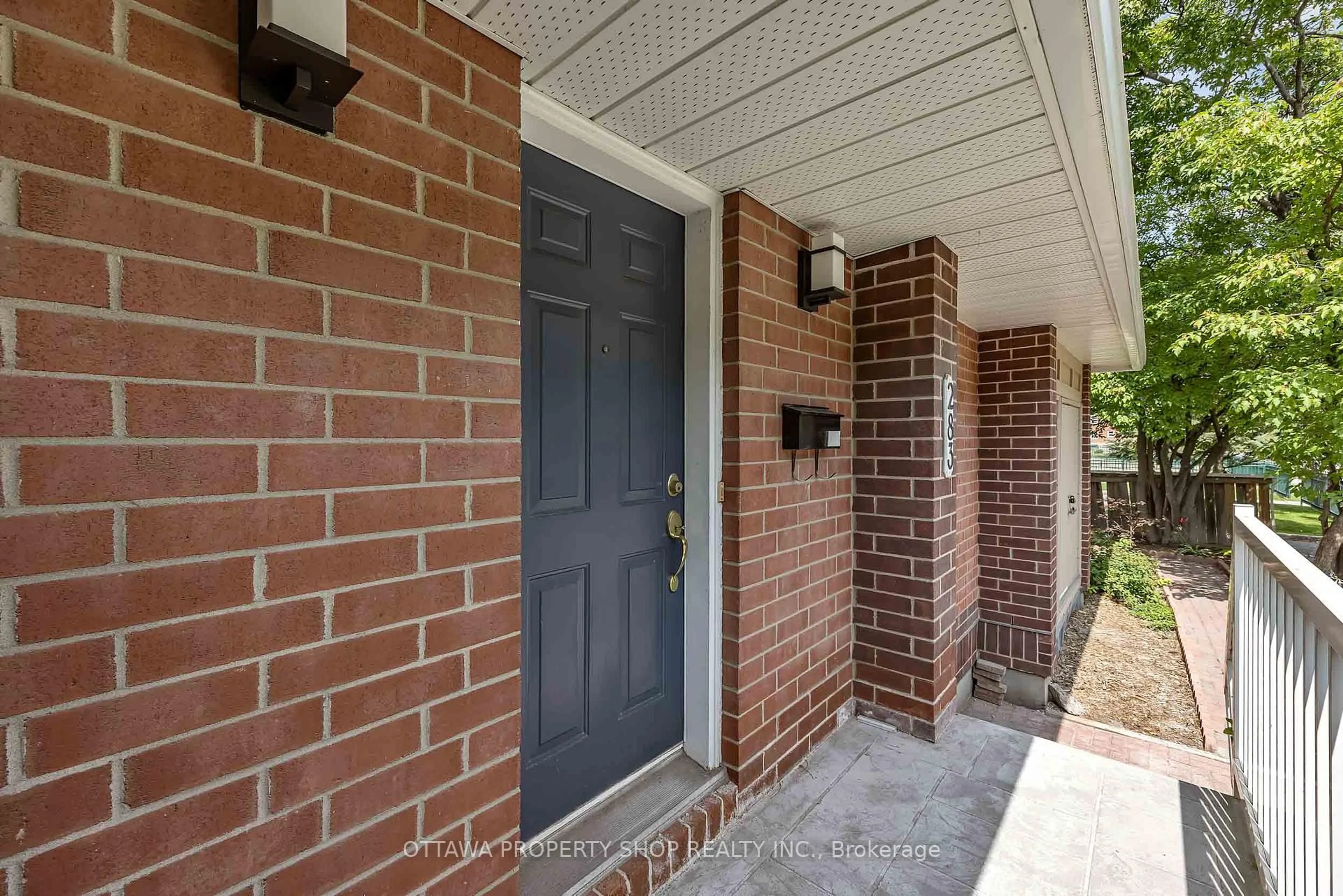 Home with brick exterior material, street for 283 Nepean St #., Ottawa Ontario K1R 5G2