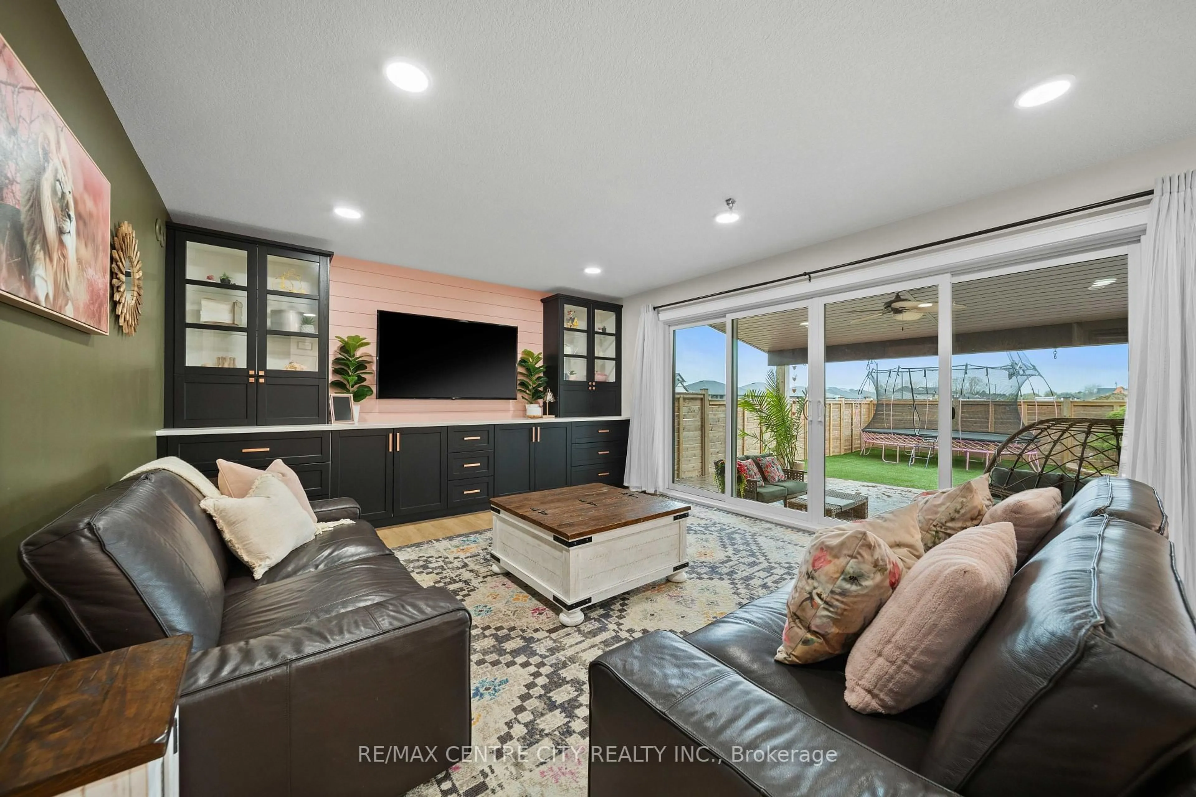 Living room with furniture, ceramic/tile floor for 76 Styles Dr, St. Thomas Ontario N5R 0M3