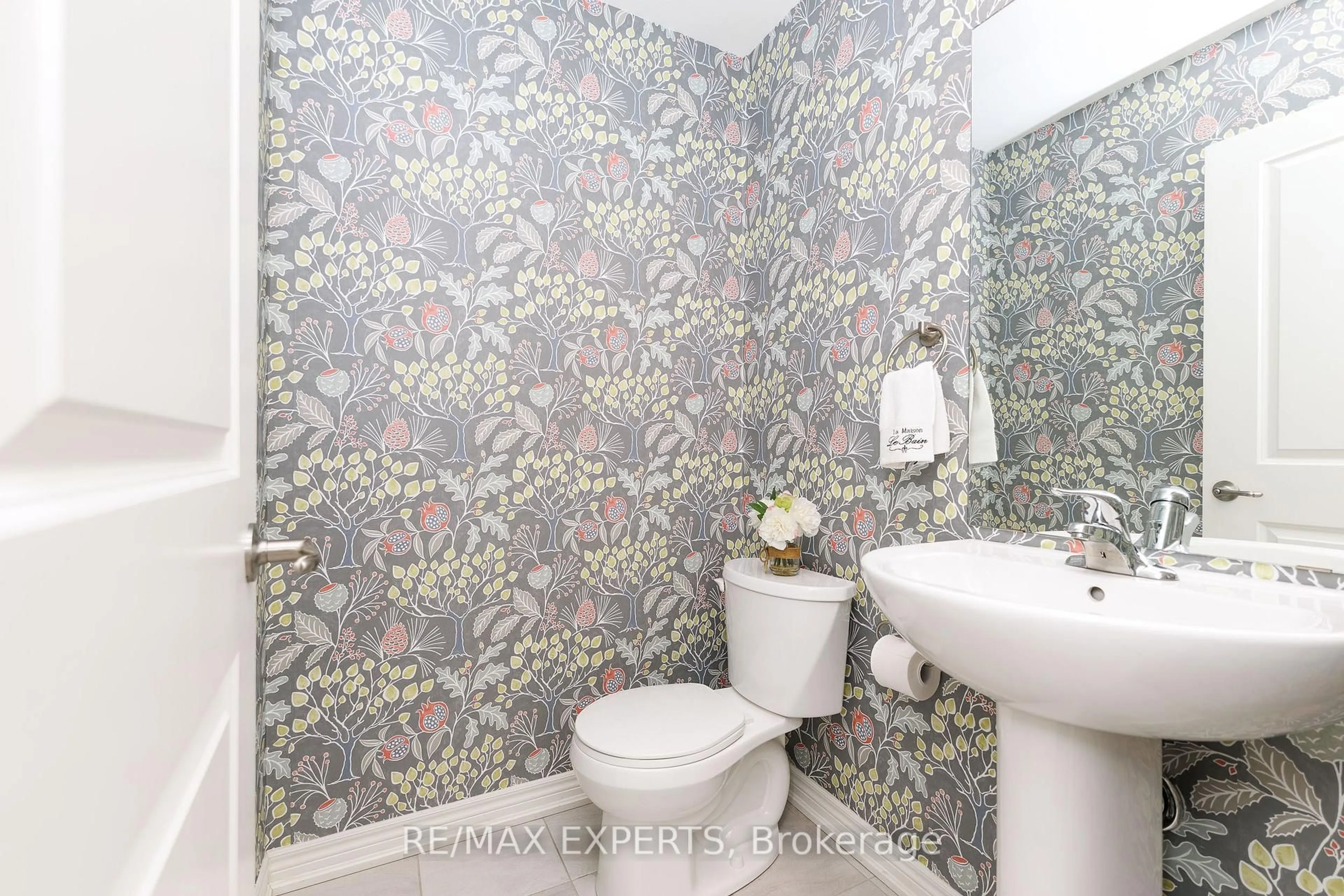 Standard bathroom, ceramic/tile floor for 340 Prospect Point Rd #7, Fort Erie Ontario L0S 1N0