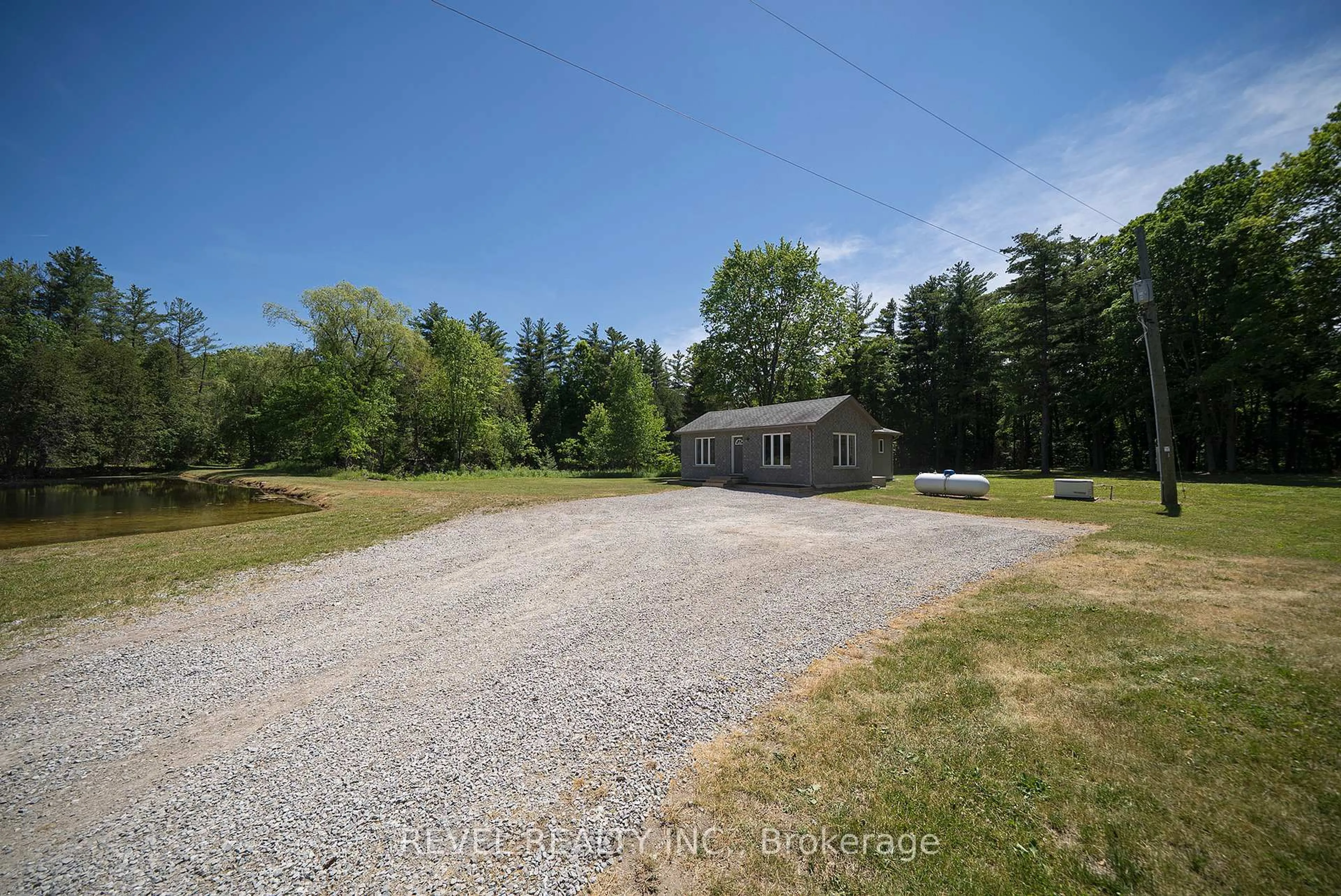 A pic from outside/outdoor area/front of a property/back of a property/a pic from drone, unknown for 1521 Windham Road 19, Norfolk Ontario N0E 1H0
