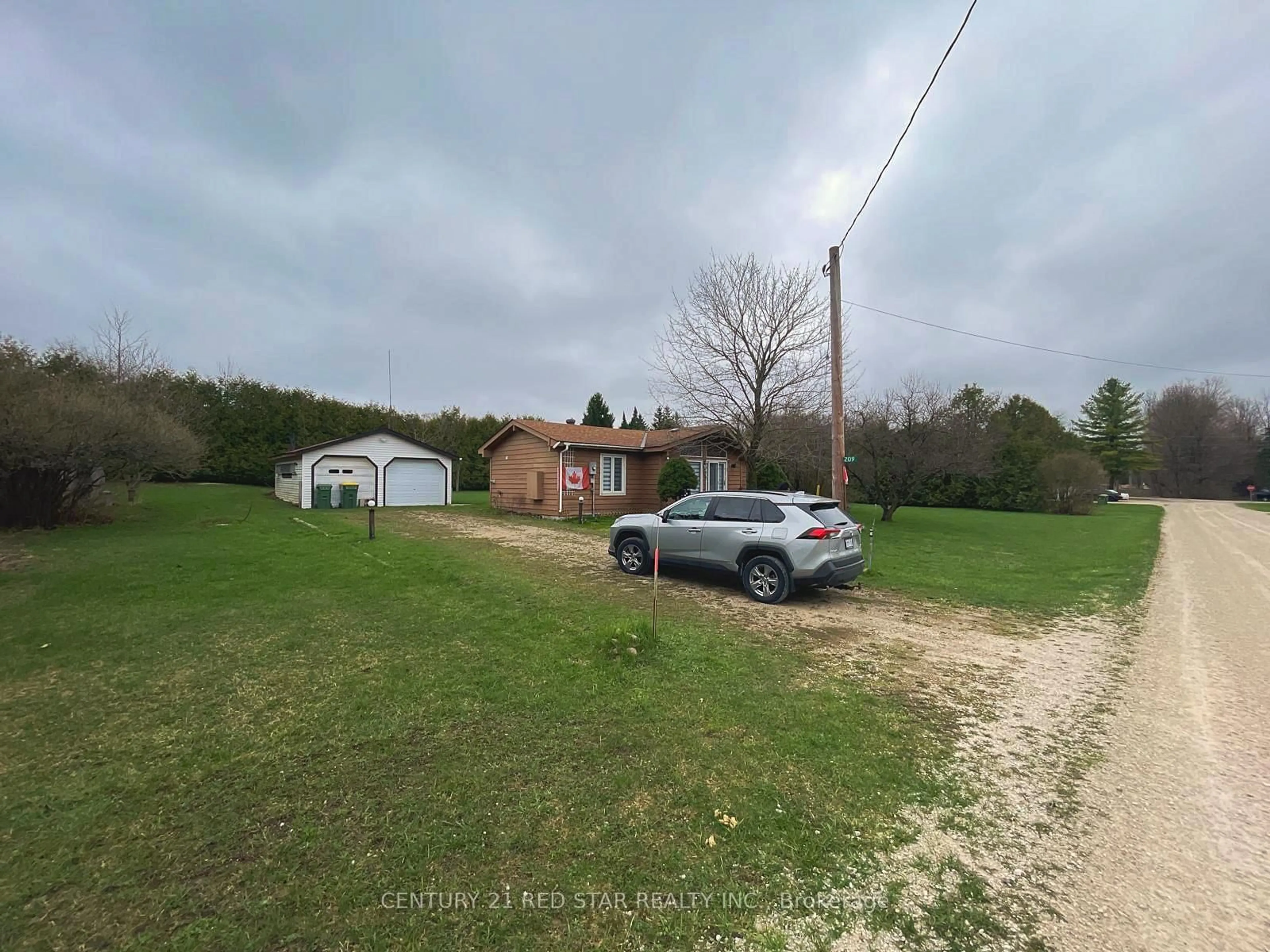 A pic from outside/outdoor area/front of a property/back of a property/a pic from drone, unknown for 209 Evans St, Grey Highlands Ontario N0C 1E0