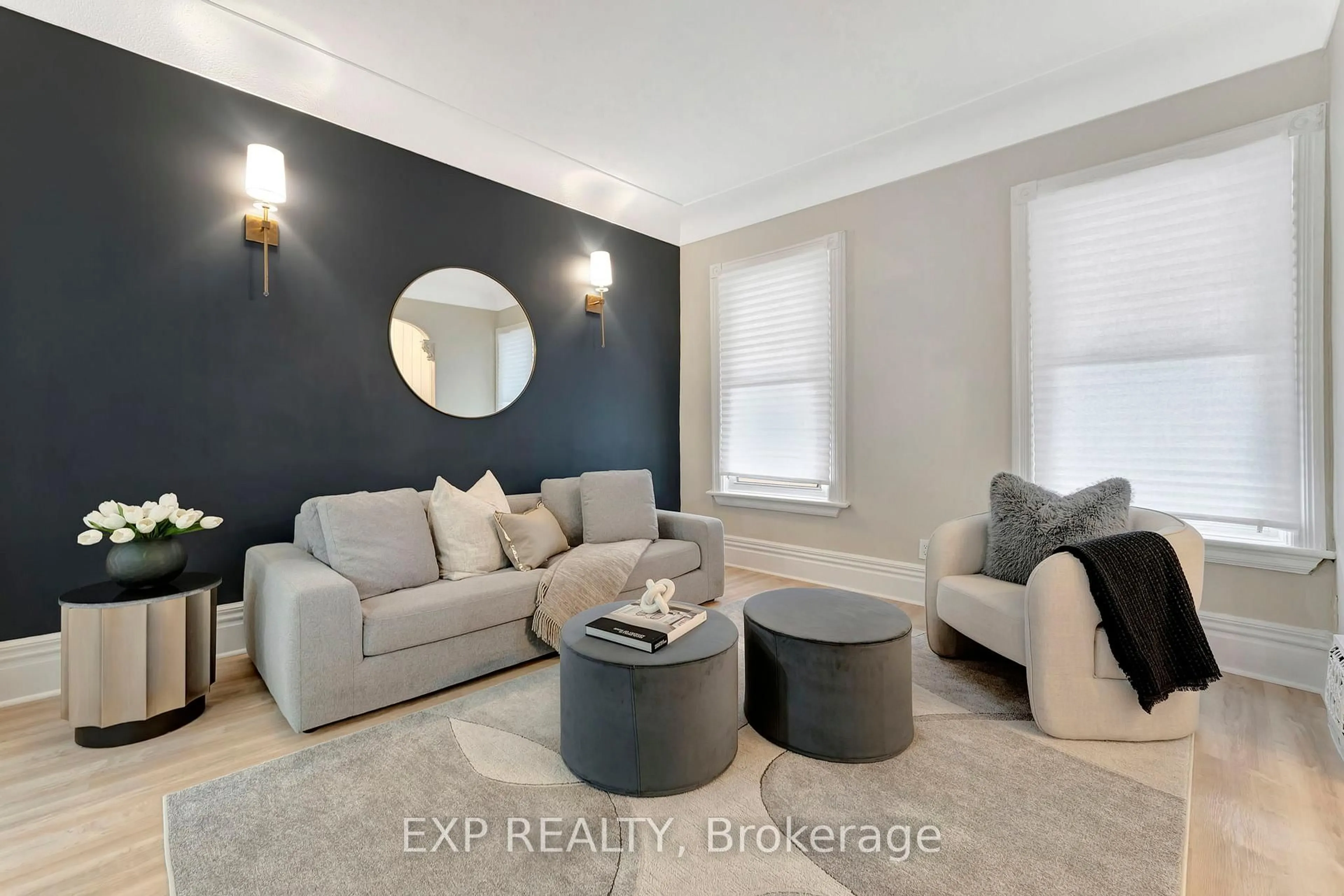 Living room with furniture, unknown for 142 Sanford Ave, Hamilton Ontario L8L 5Z5