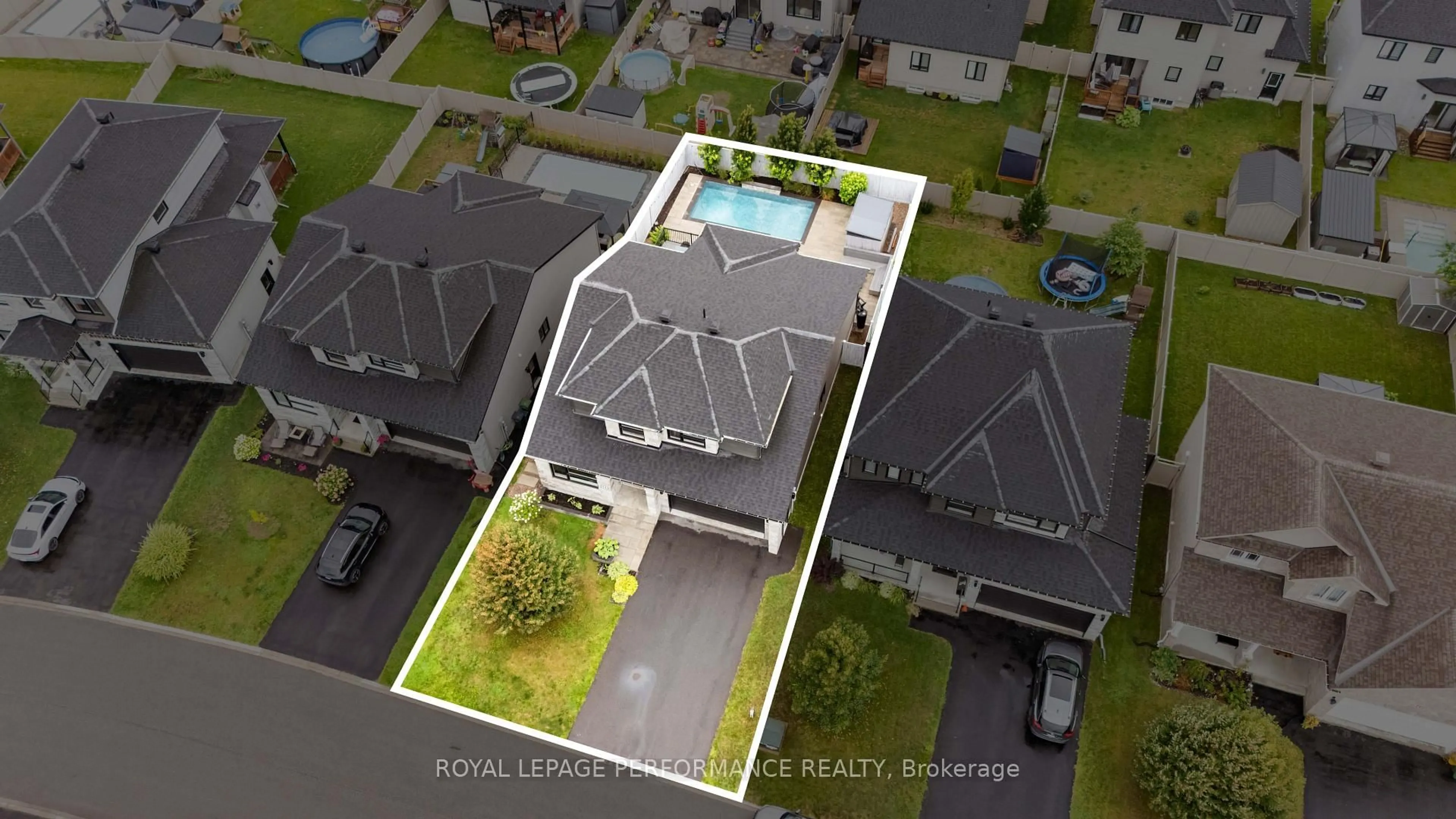 A pic from outside/outdoor area/front of a property/back of a property/a pic from drone, street for 441 Bruges St, Russell Ontario K0A 1W0