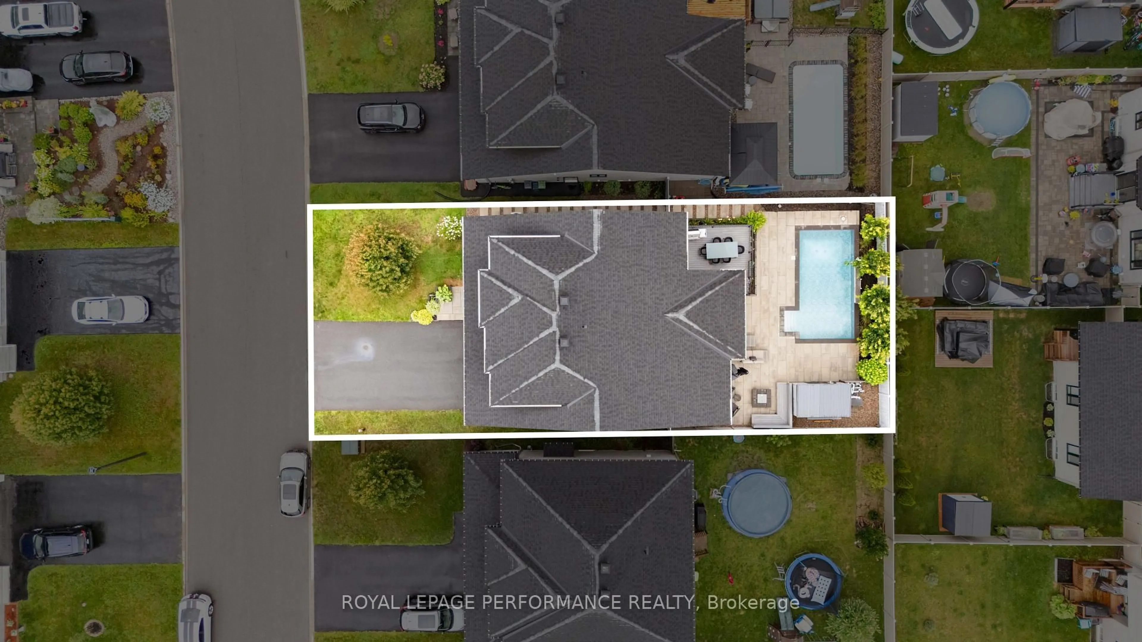 A pic from outside/outdoor area/front of a property/back of a property/a pic from drone, street for 441 Bruges St, Russell Ontario K0A 1W0