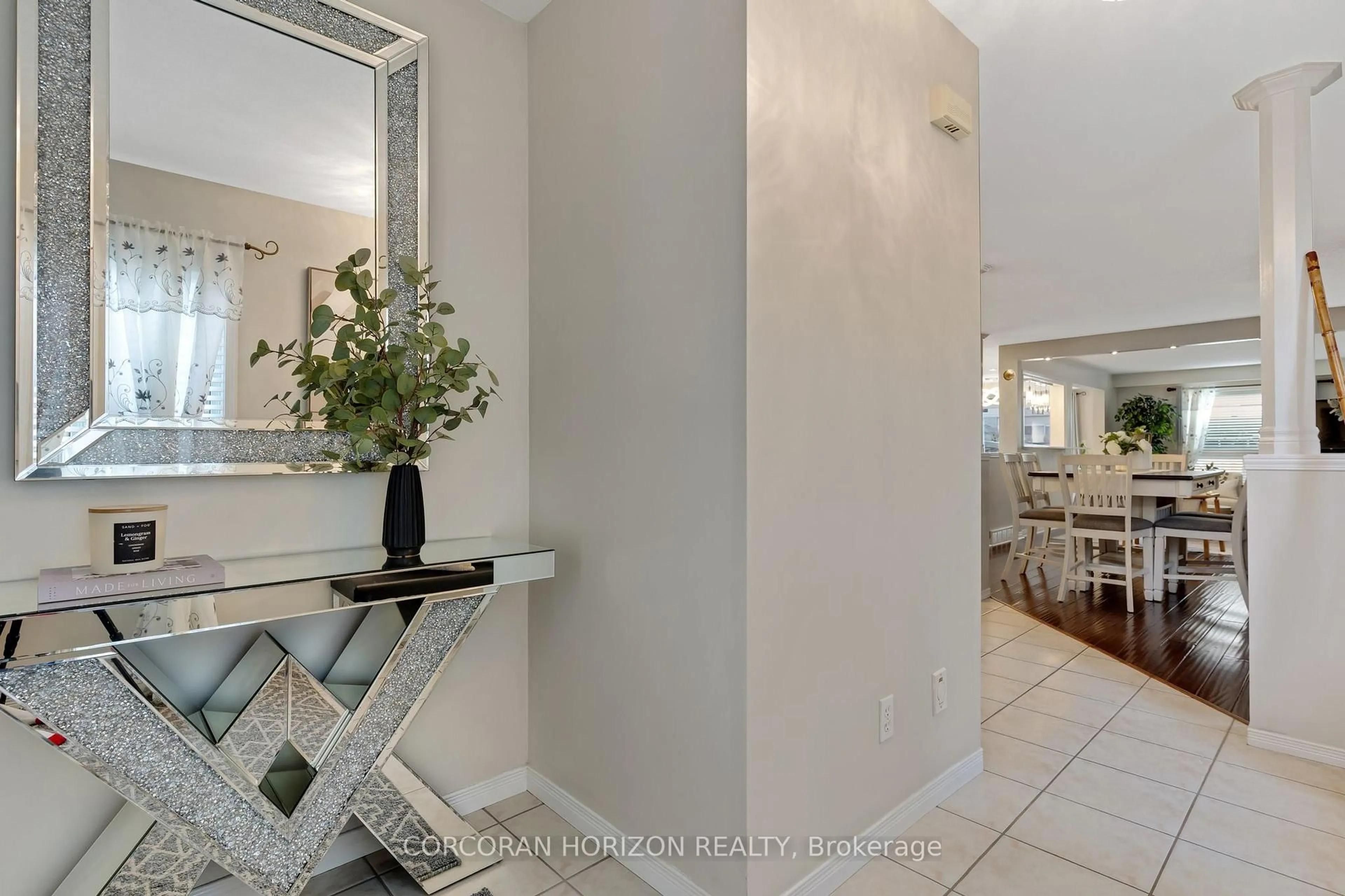 Indoor entryway for 913 Copper Leaf Cres, Kitchener Ontario N2E 3W1