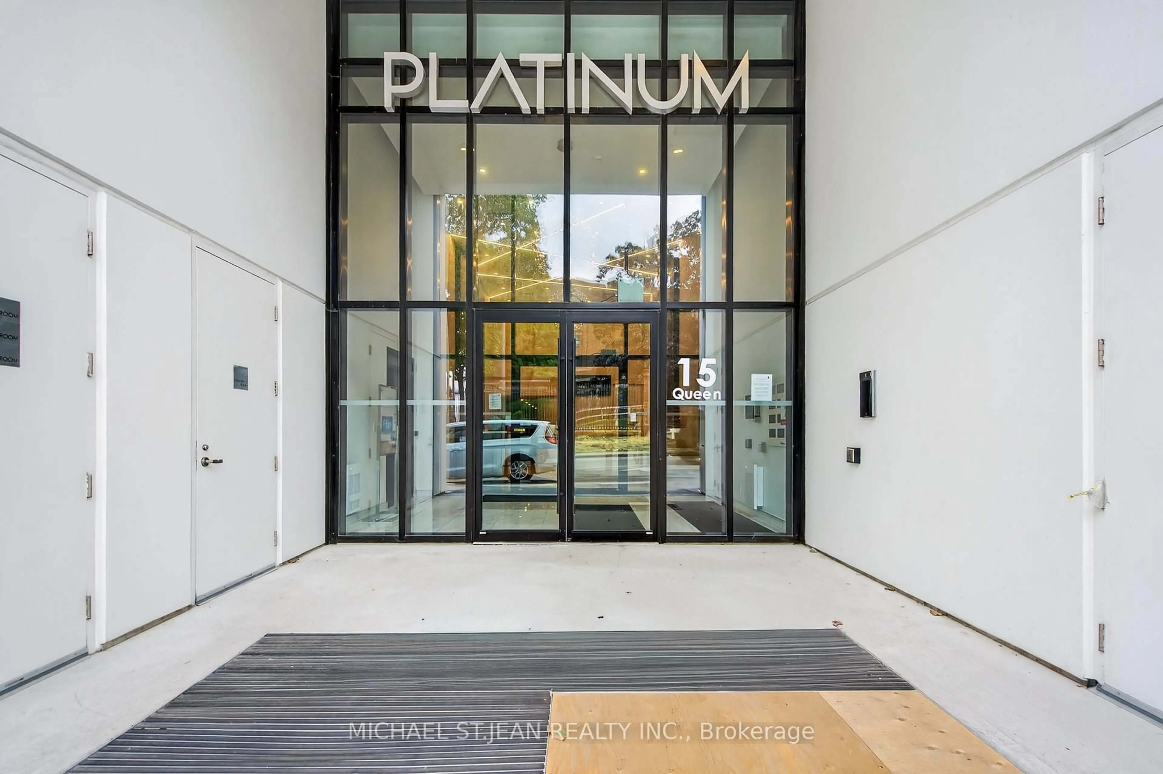 Indoor foyer for 15 Queen St #1302, Hamilton Ontario L8P 0C6