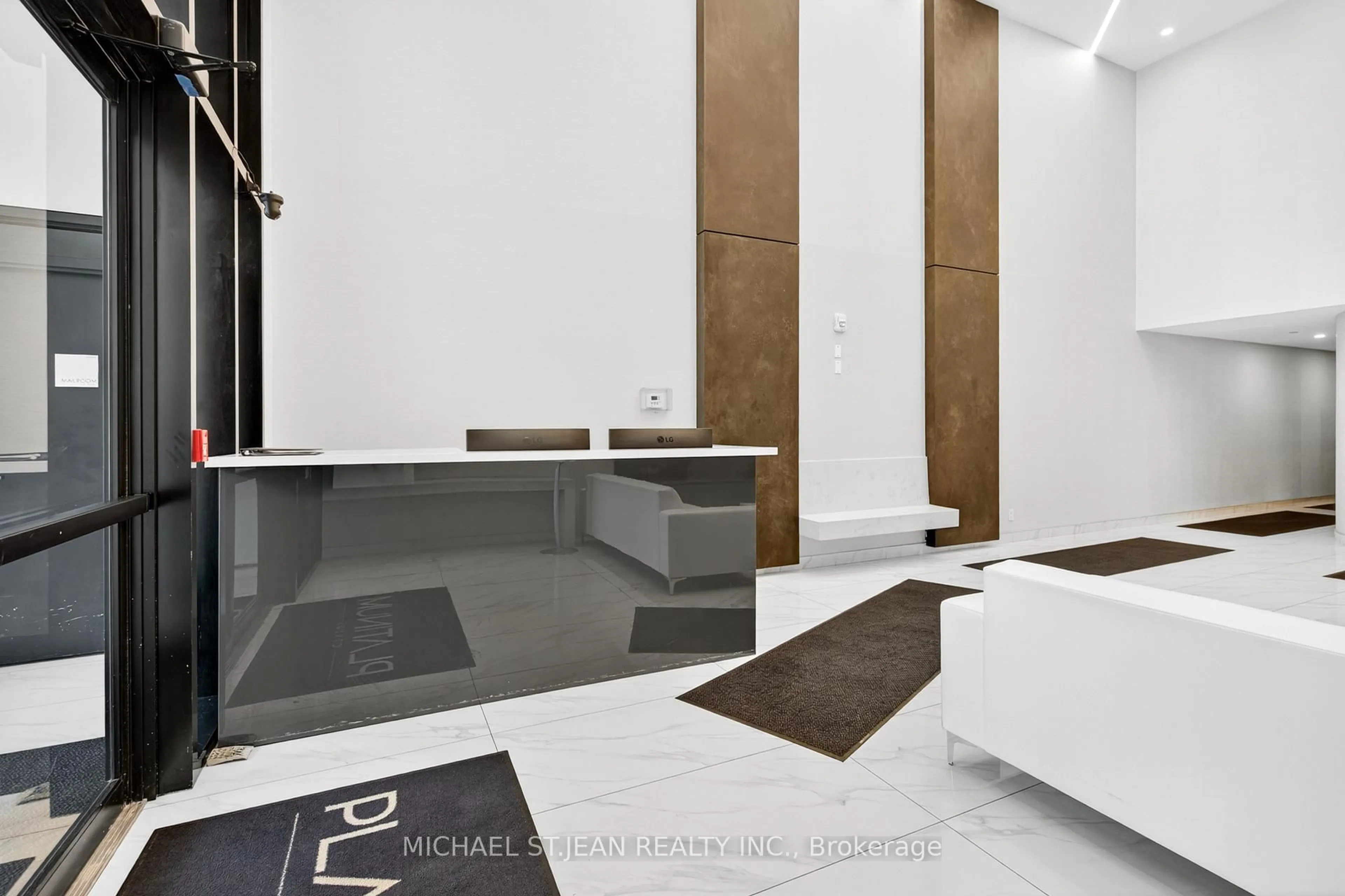 Lobby for 15 Queen St #1302, Hamilton Ontario L8P 0C6