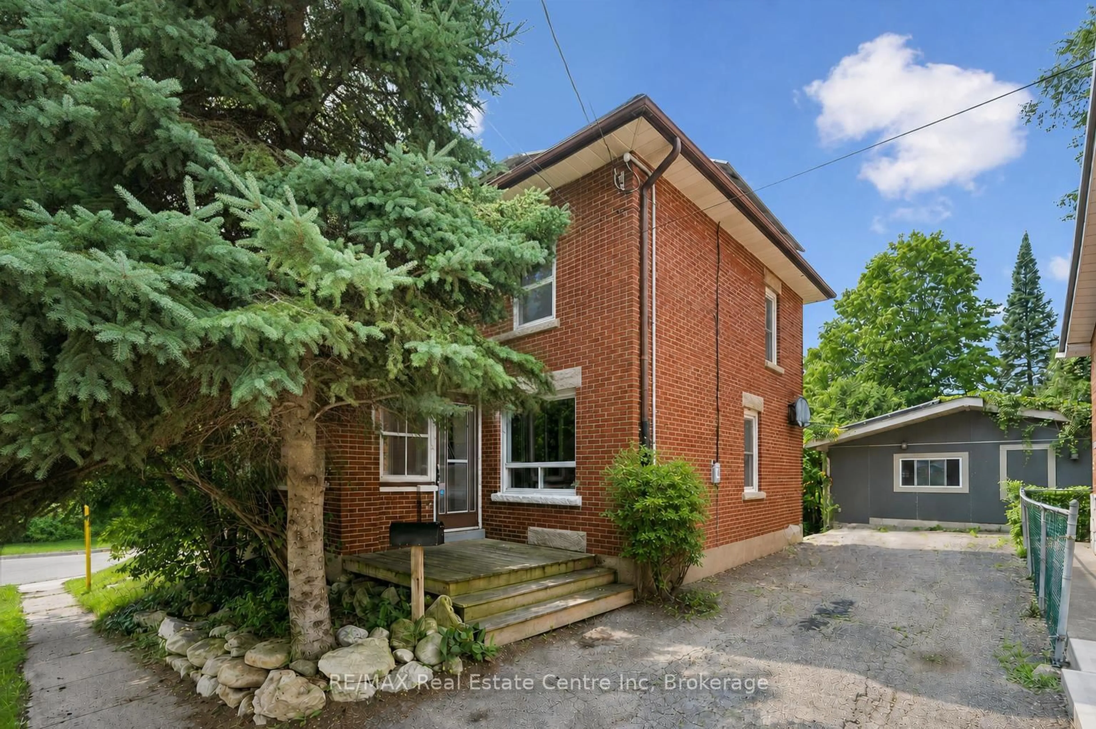 Home with brick exterior material, street for 6 PEARL St, Guelph Ontario N1E 2E3