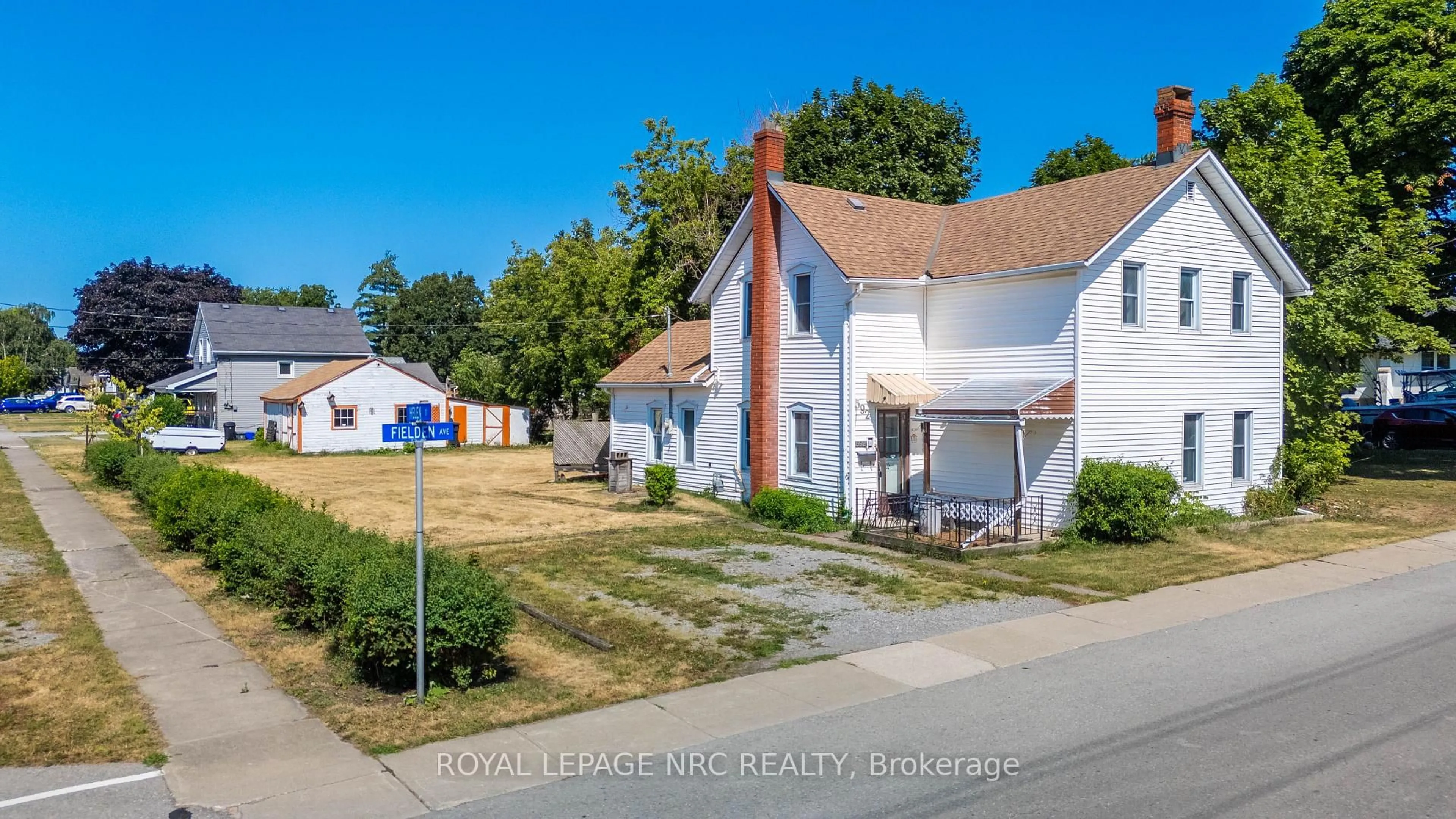 A pic from outside/outdoor area/front of a property/back of a property/a pic from drone, street for 592 Fielden Ave, Port Colborne Ontario L3K 4V4