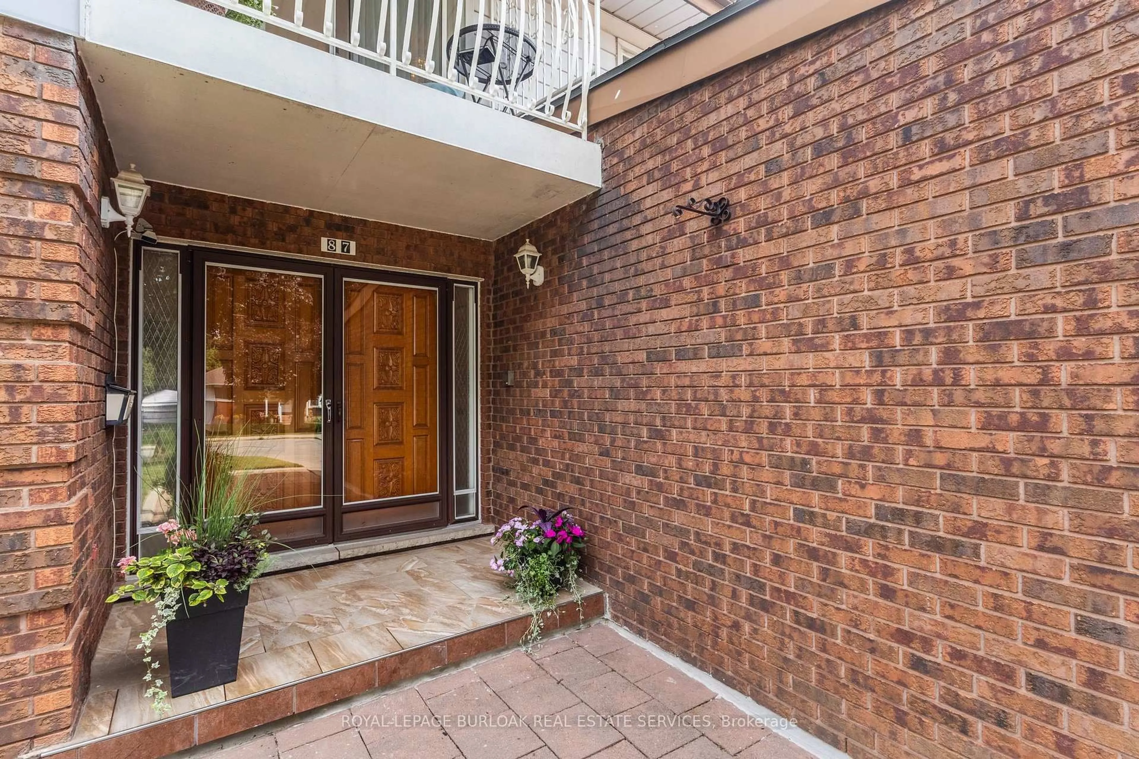 Patio, street for 87 Regent Ave, Hamilton Ontario L9B 1T1