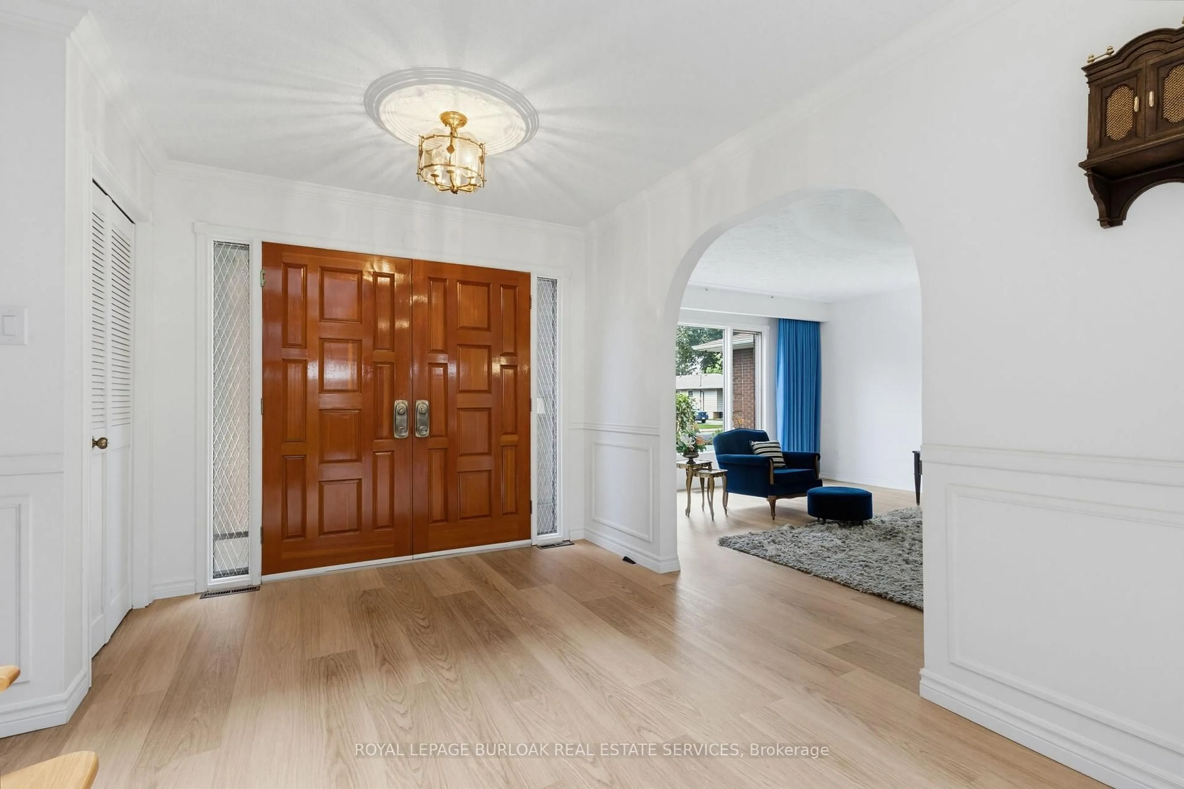 Indoor entryway for 87 Regent Ave, Hamilton Ontario L9B 1T1