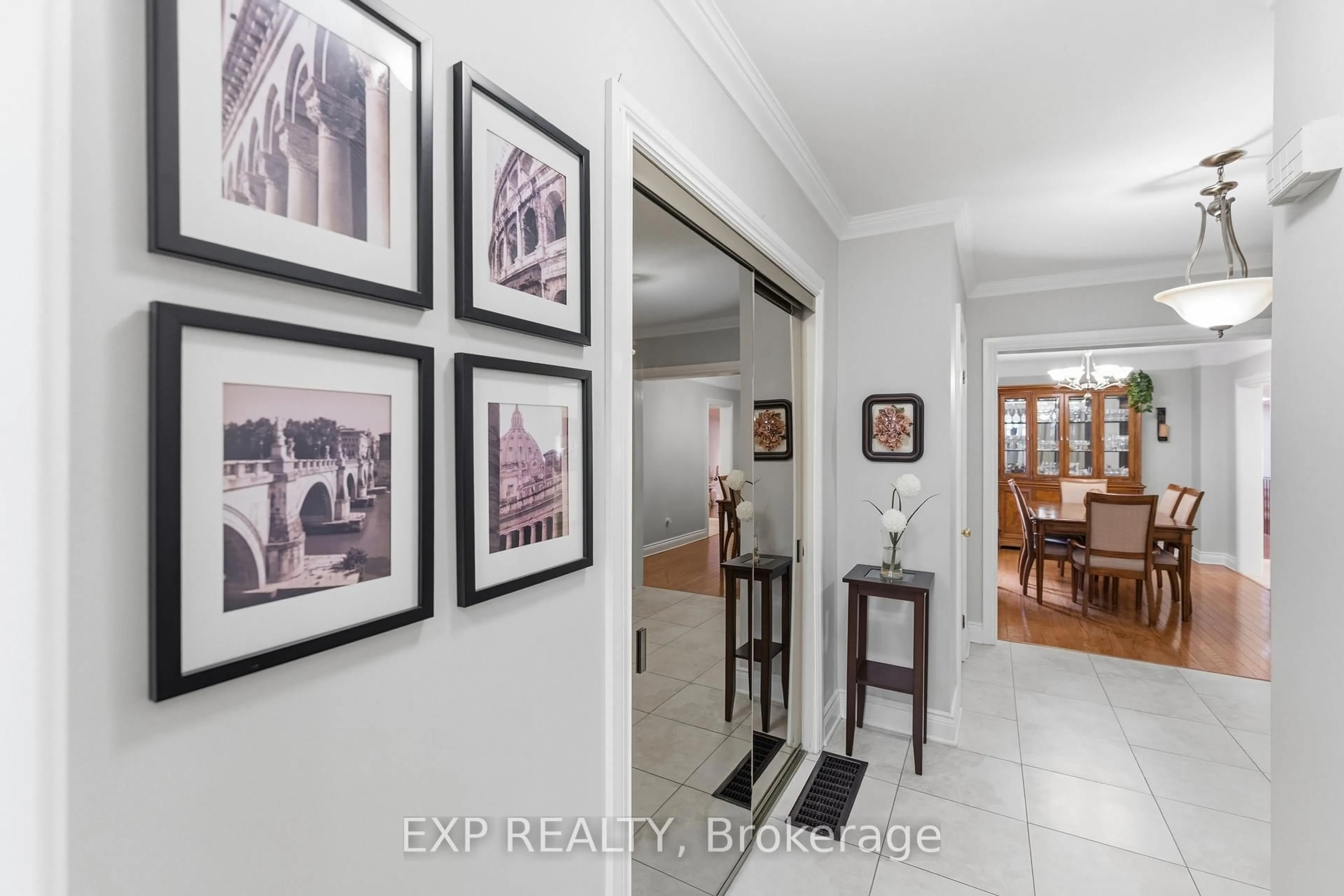 Indoor entryway for 167 Bayswater Ave, Ottawa Ontario K1Y 2G4