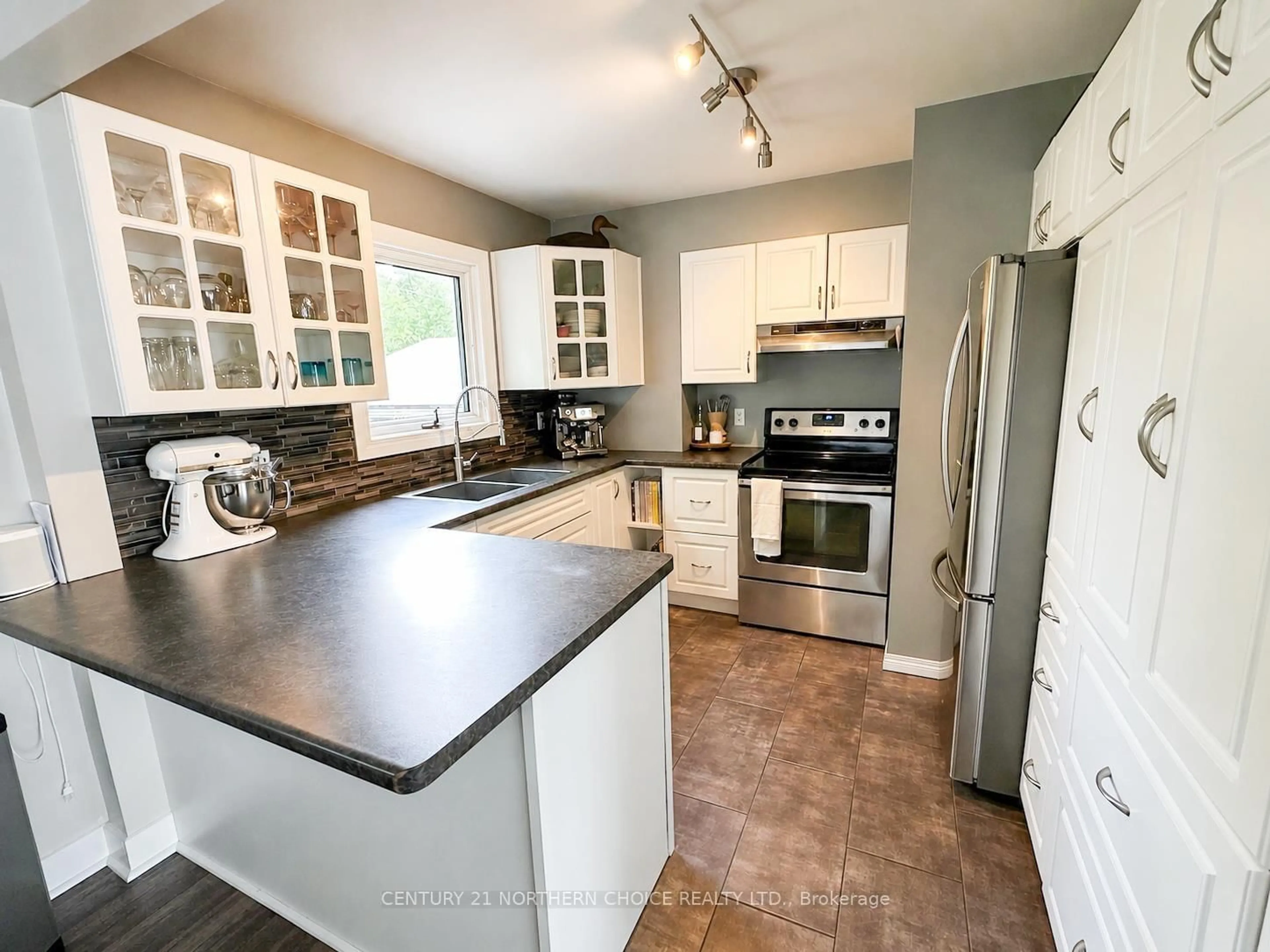 Open concept kitchen, unknown for 73 Dickenson Rd, Red Lake Ontario P0V 1C0