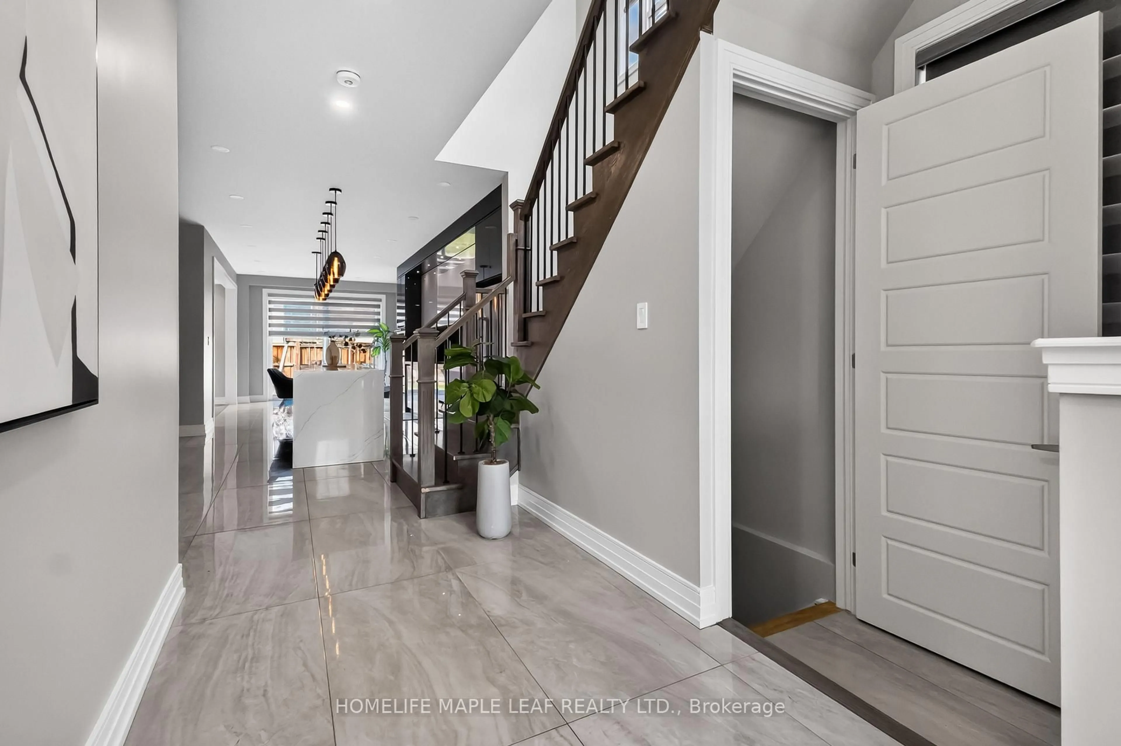 Indoor entryway for 20 Wannamaker Cres, Cambridge Ontario N3E 0C4