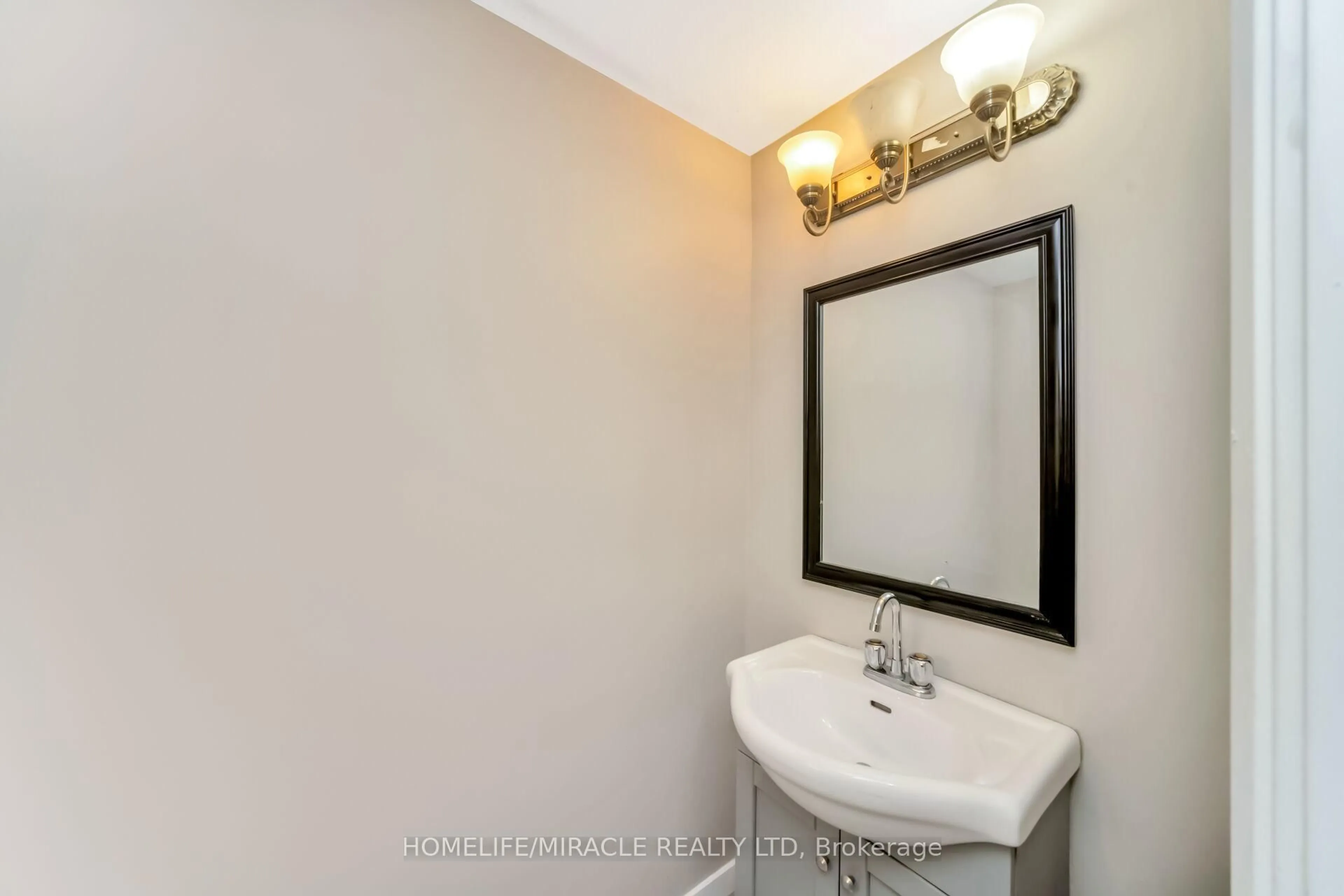Standard bathroom, unknown for 53 Burns Dr, Guelph Ontario N1H 6V8