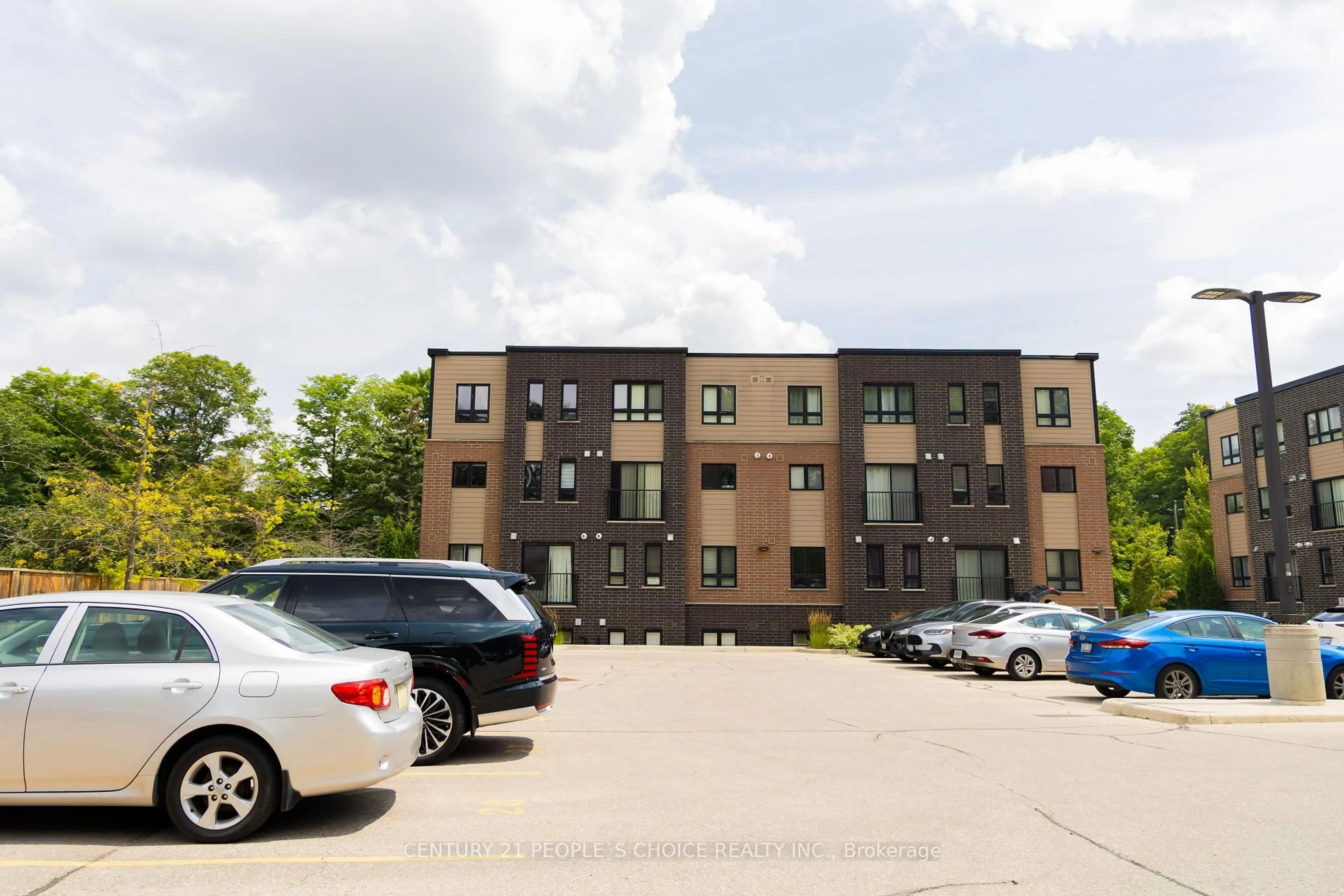 A pic from outside/outdoor area/front of a property/back of a property/a pic from drone, building for 190 Century Hill Dr #A5, Kitchener Ontario N2E 2W6