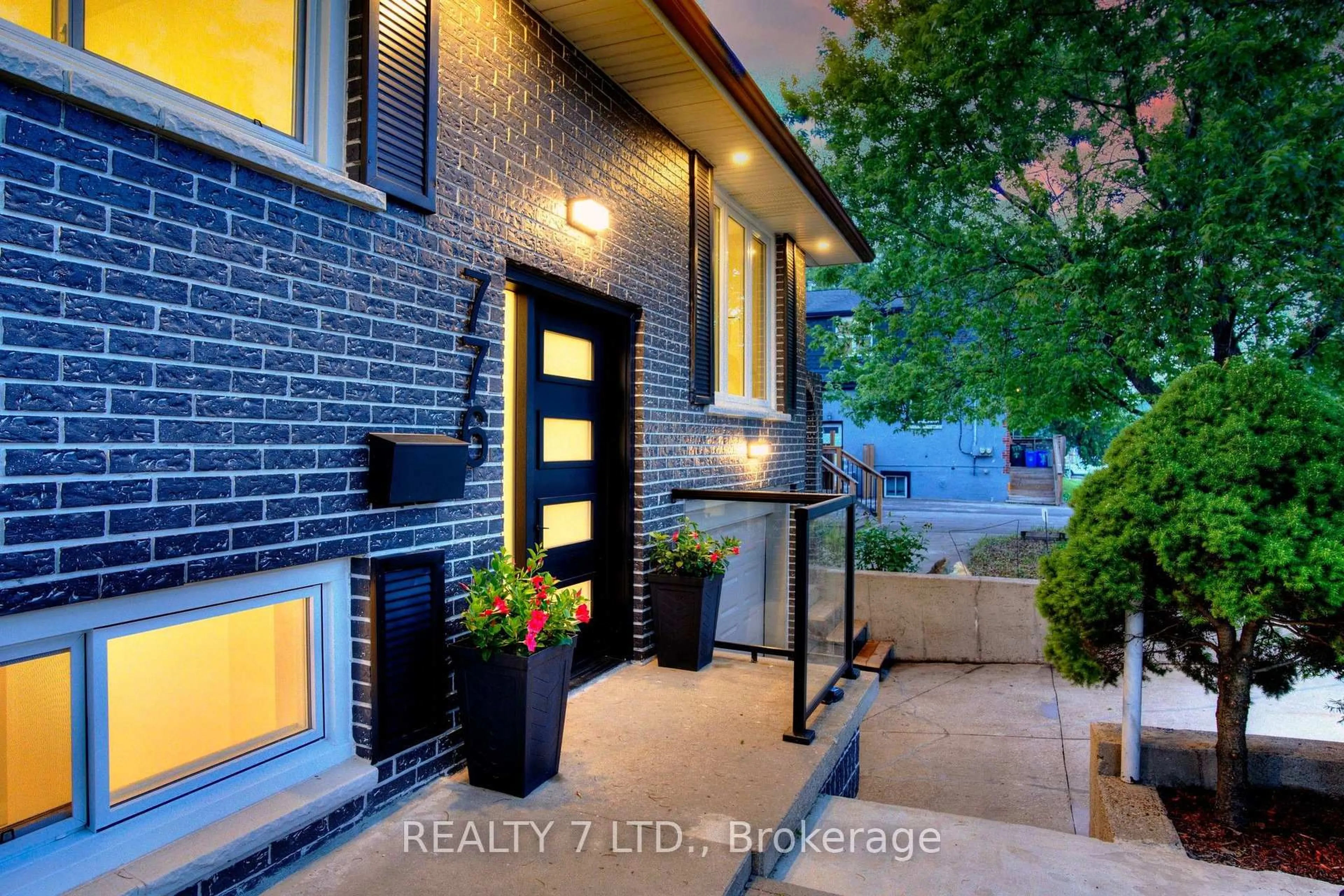 Home with brick exterior material, street for 776 Garth St, Hamilton Ontario L9C 4K4