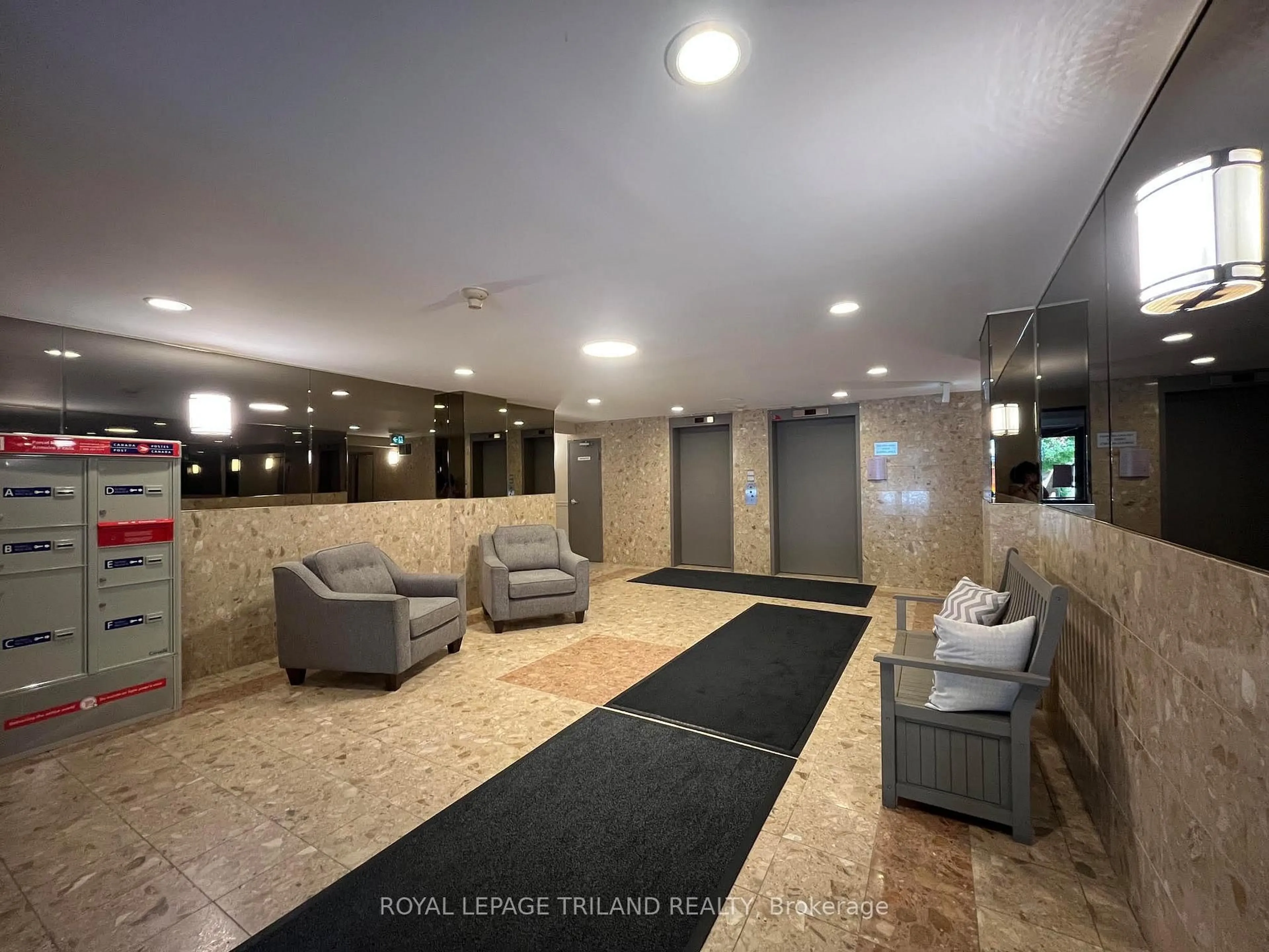 Lobby for 333 Commissioners Rd #505, London South Ontario N6J 4X7
