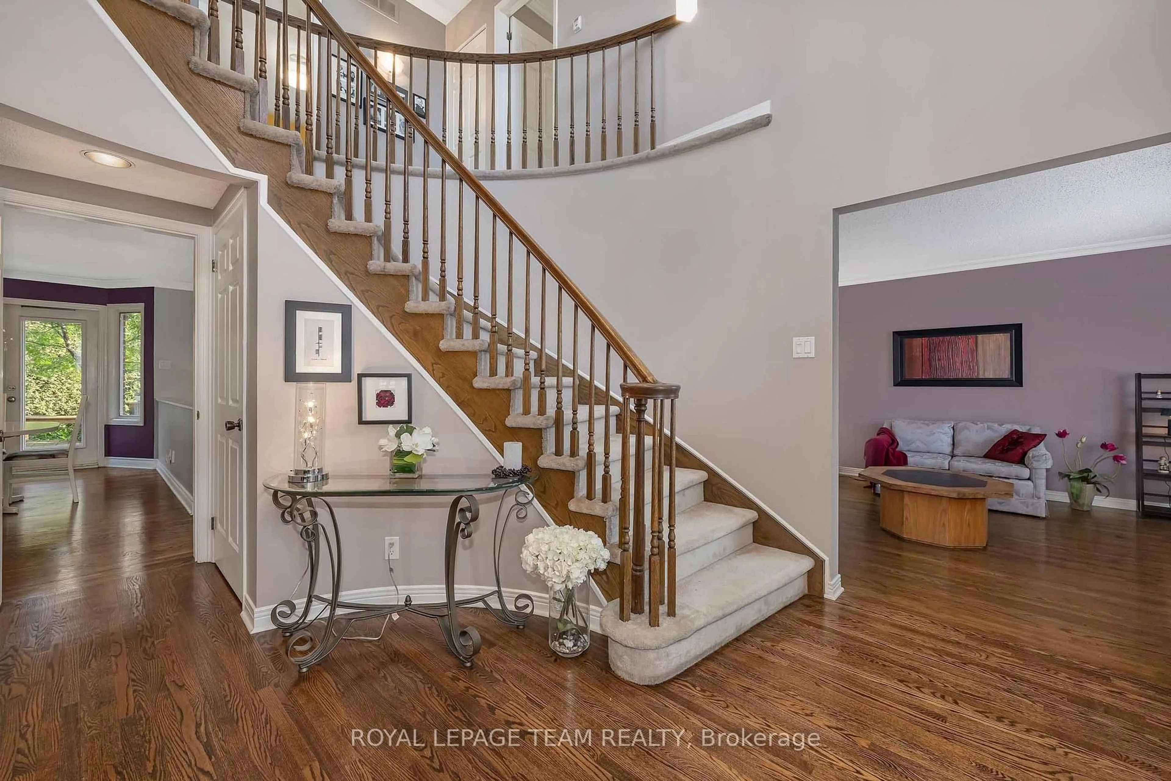 Indoor entryway for 47 Stapledon Cres, Ottawa Ontario K2H 9L3
