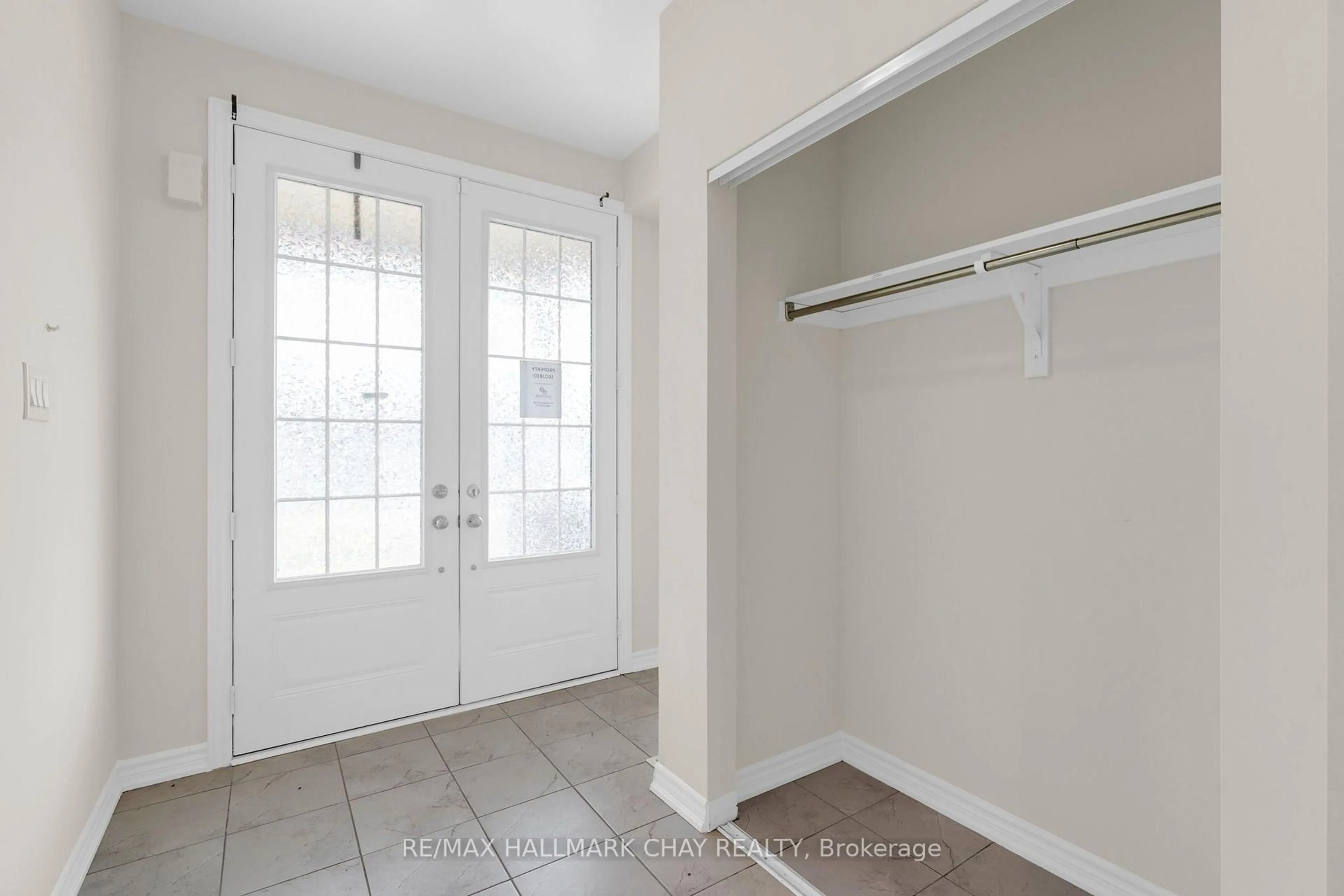 Indoor entryway for 264 Russell St, Southgate Ontario N0C 1B0