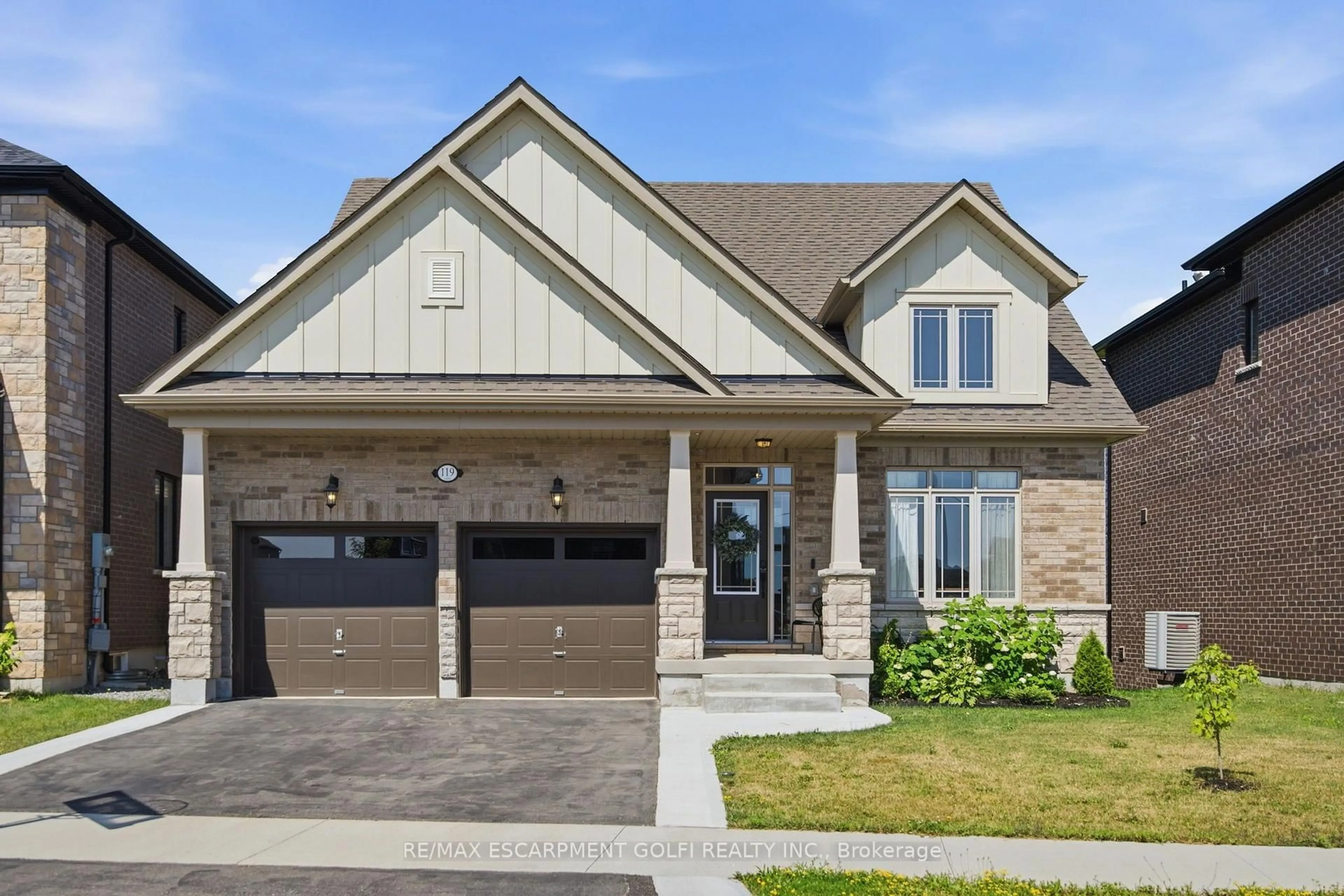 Home with brick exterior material, street for 119 Midland Pl, Welland Ontario L3B 0H4