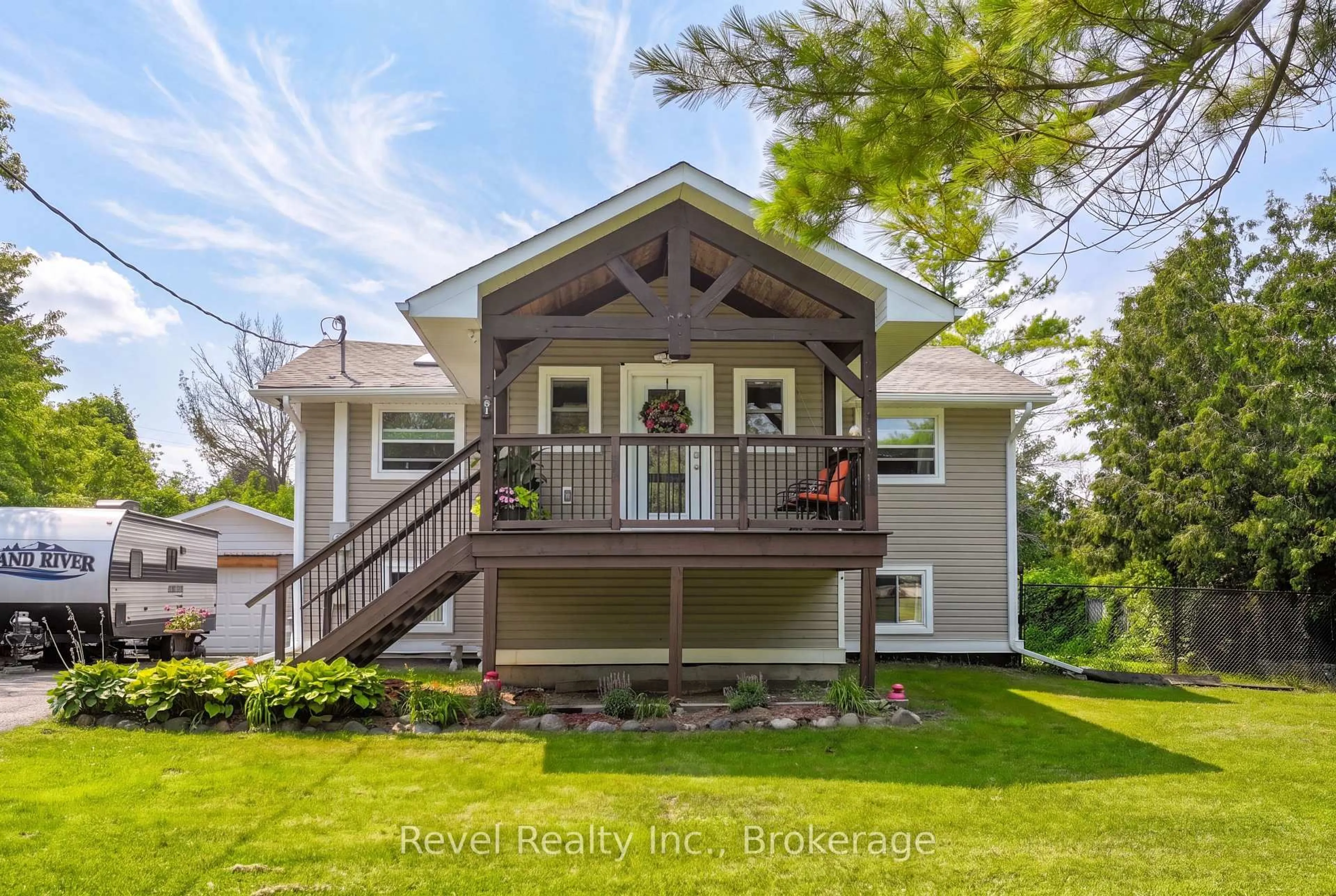 Home with vinyl exterior material, unknown for 81 Queen St, Kawartha Lakes Ontario K0L 2W0