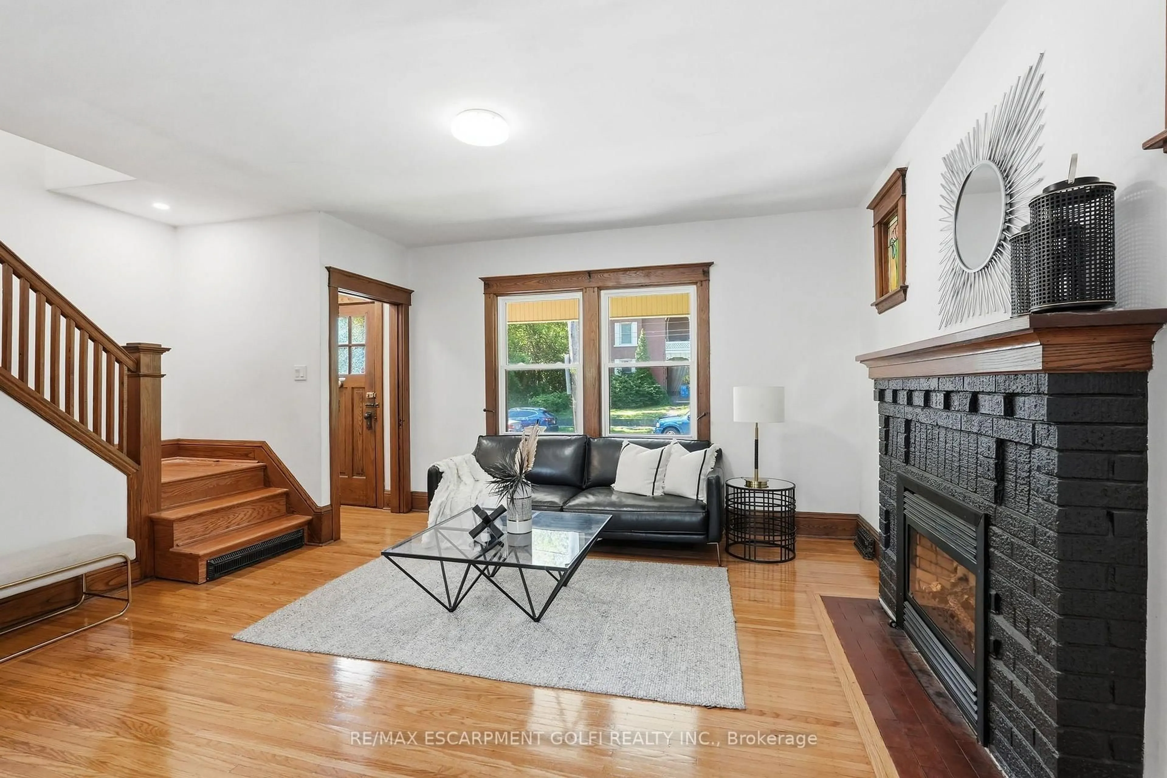 Living room with furniture, unknown for 37 Maplewood Ave, Hamilton Ontario L8M 1W6