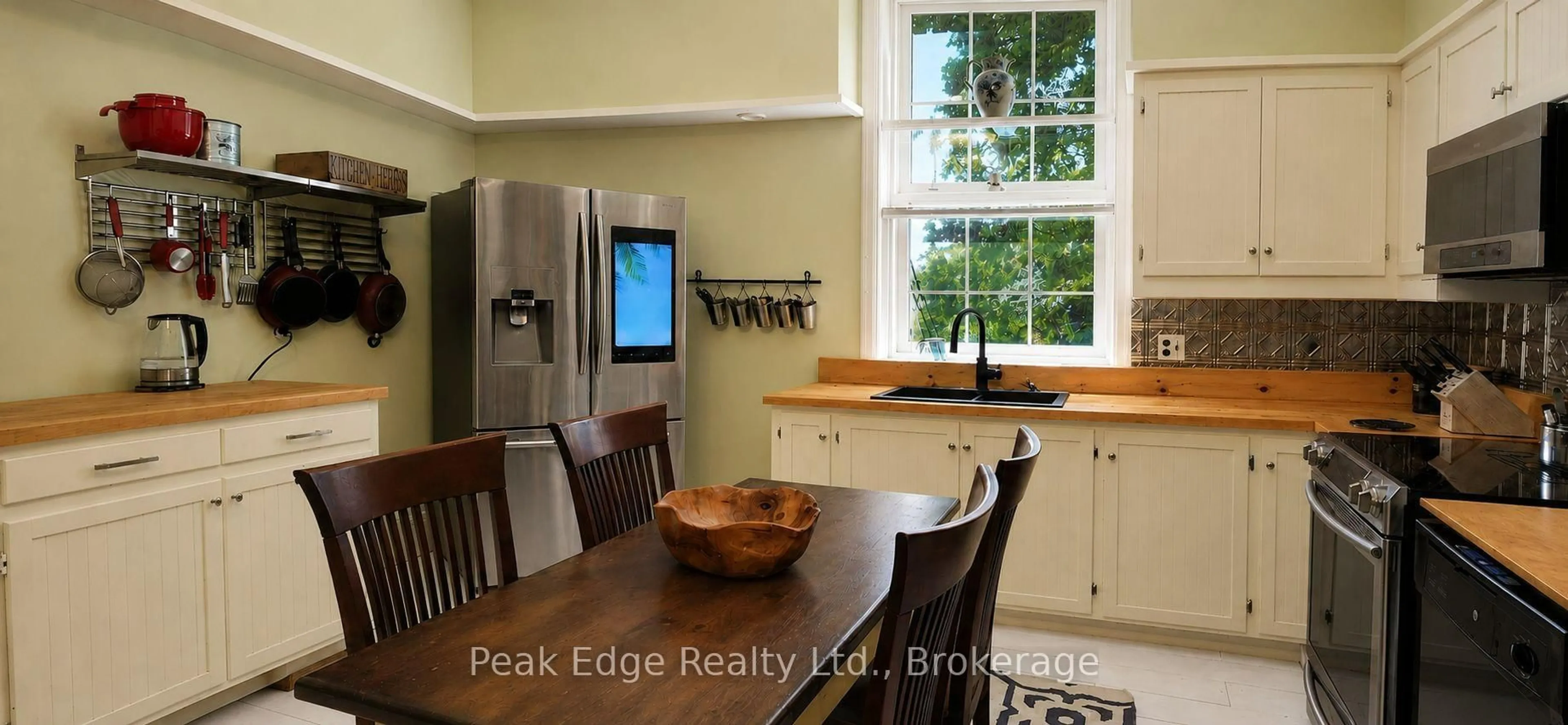 Open concept kitchen, wood/laminate floor for 4 George St, Brockton Ontario N0G 2V0