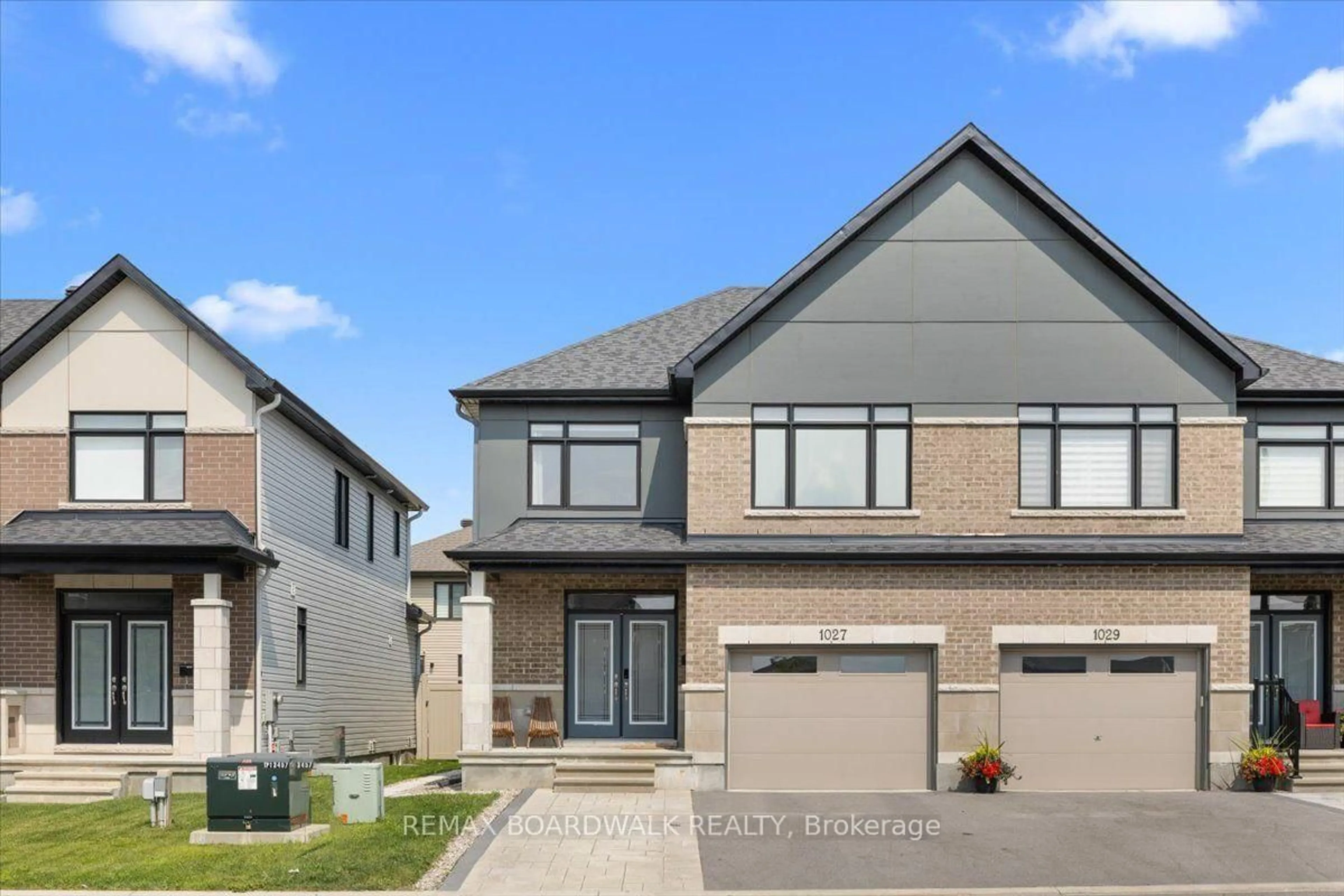 Home with brick exterior material, street for 1027 Hydrangea Ave, Manotick Ontario K4M 0L4