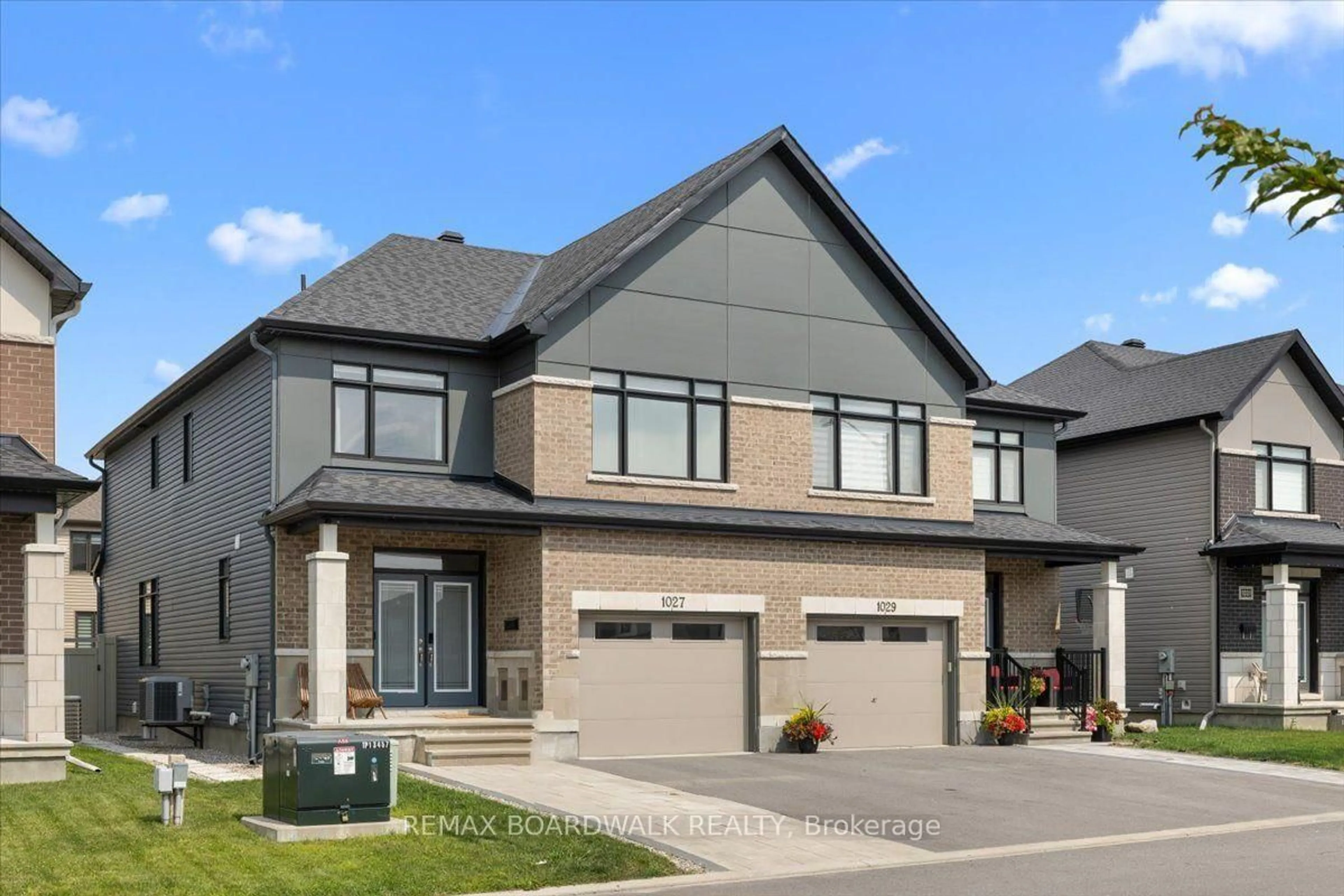 Home with brick exterior material, street for 1027 Hydrangea Ave, Manotick Ontario K4M 0L4