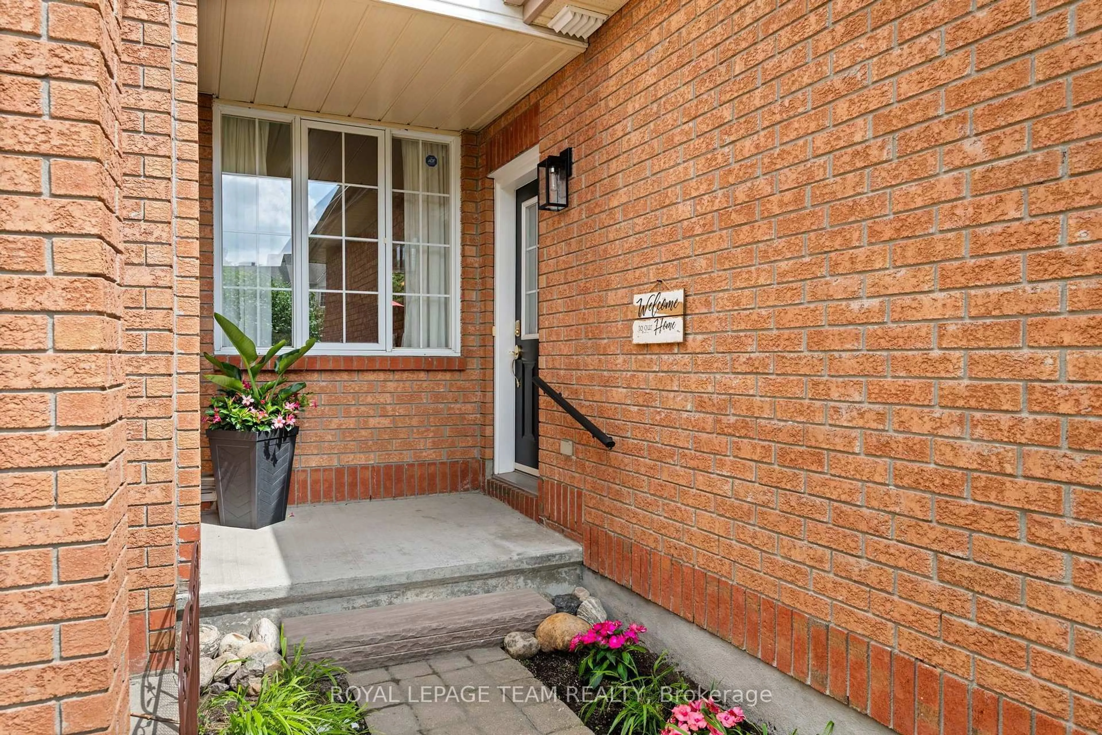 Indoor entryway for 6 Folison St, Ottawa Ontario K1T 3Y3
