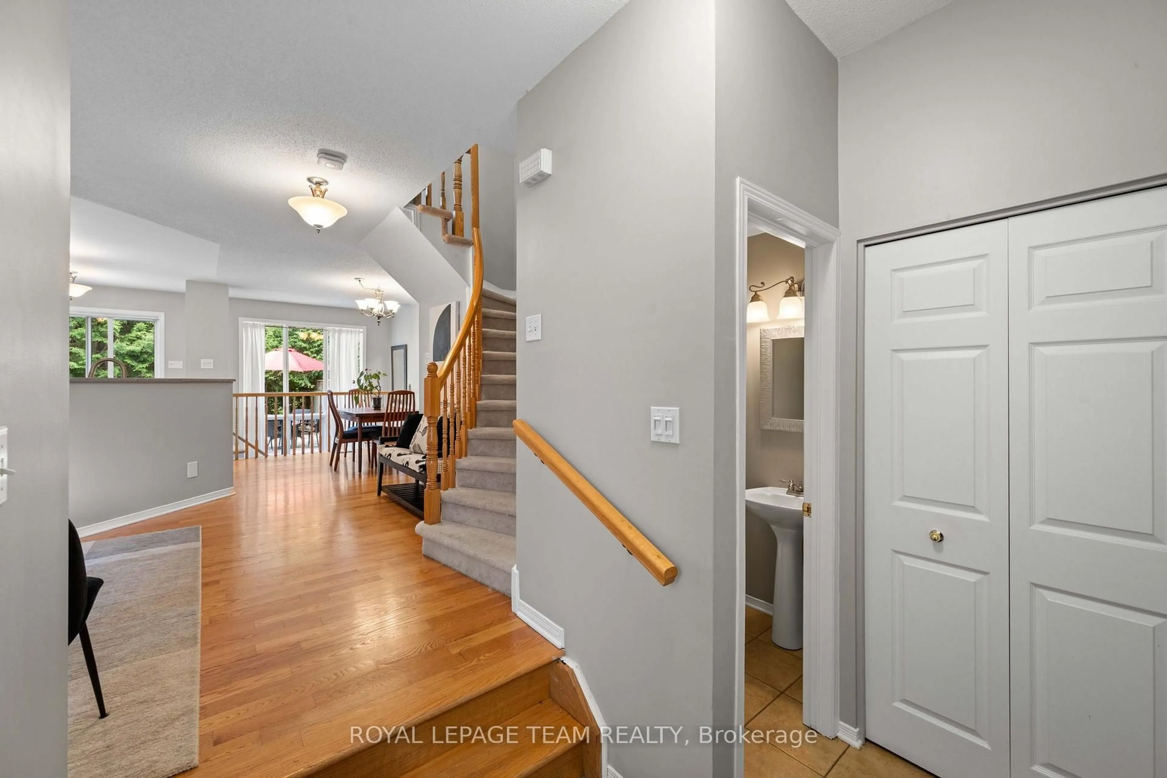 Indoor entryway for 6 Folison St, Ottawa Ontario K1T 3Y3