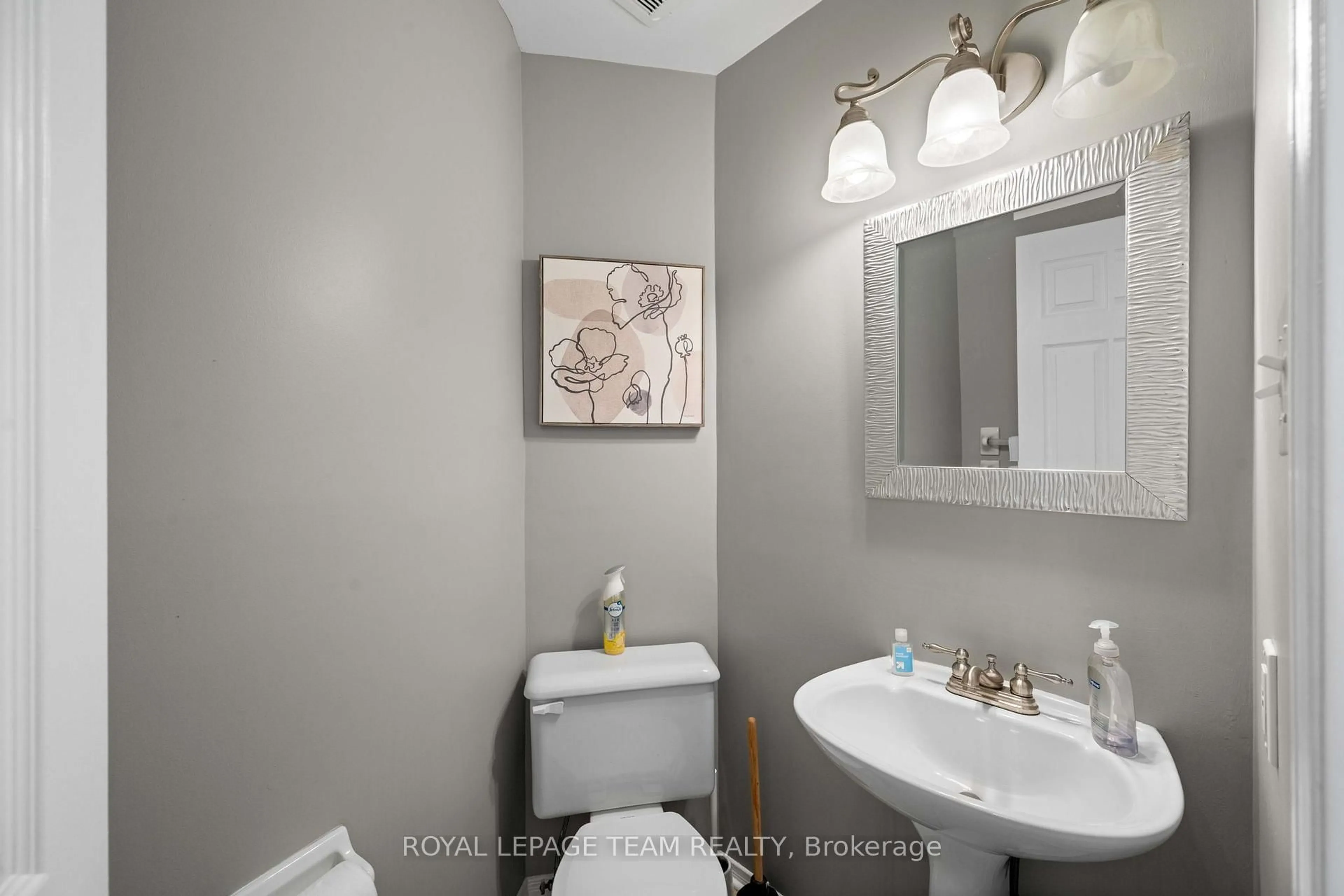Standard bathroom, ceramic/tile floor for 6 Folison St, Ottawa Ontario K1T 3Y3